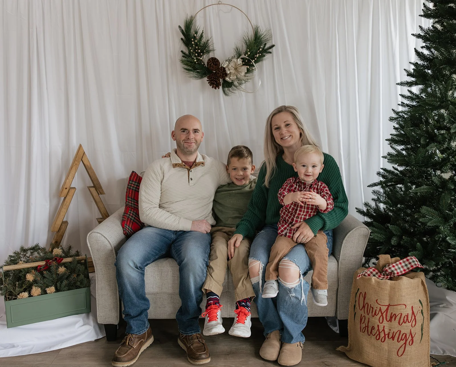 Wisconsin Christmas Mini Sessions, Wisconsin Family Photographer