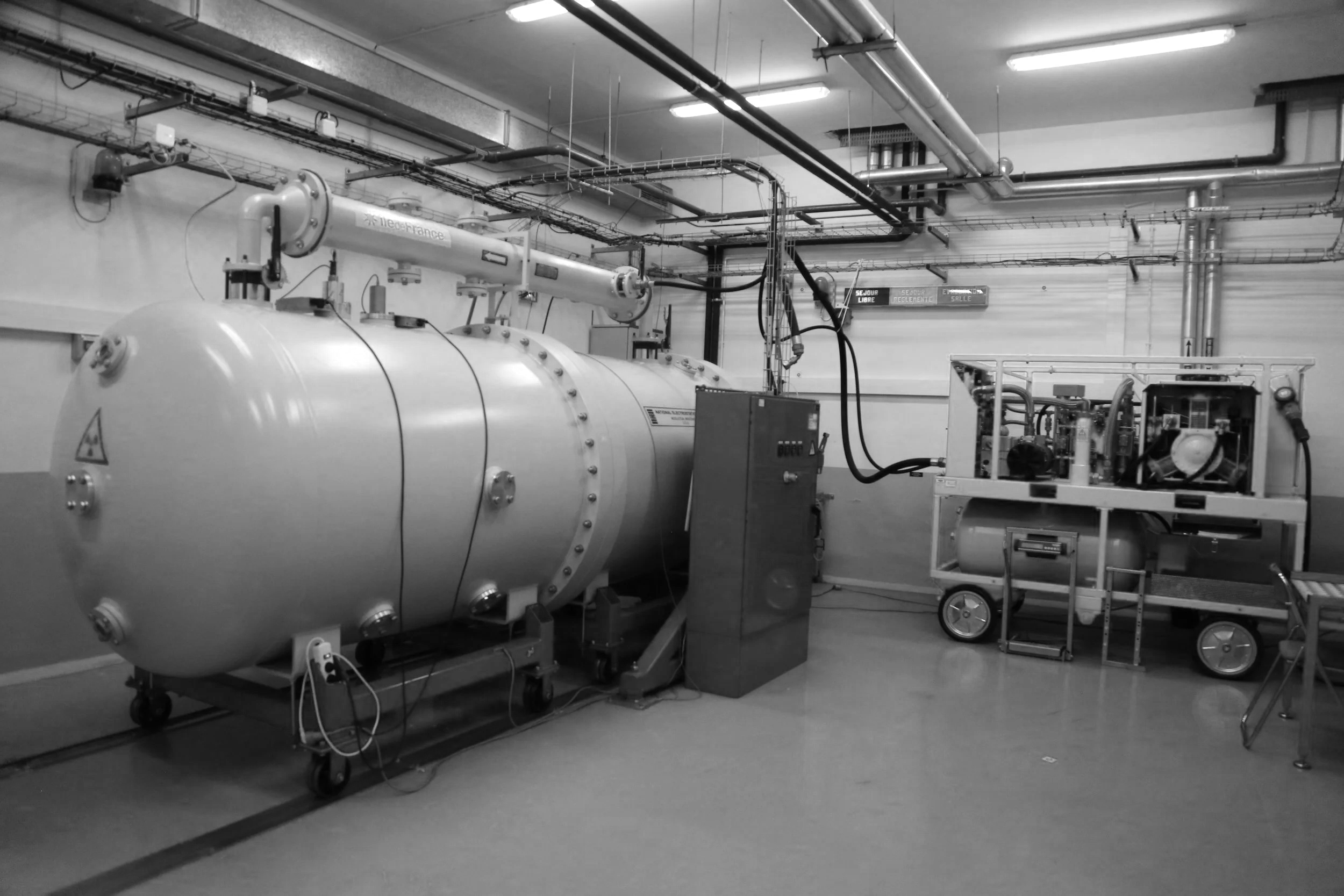 Electron generation chamber, SIRIUS Installation, LSI Lab, École Polytechnique, Palaiseau. Credits: Emile De Visscher.