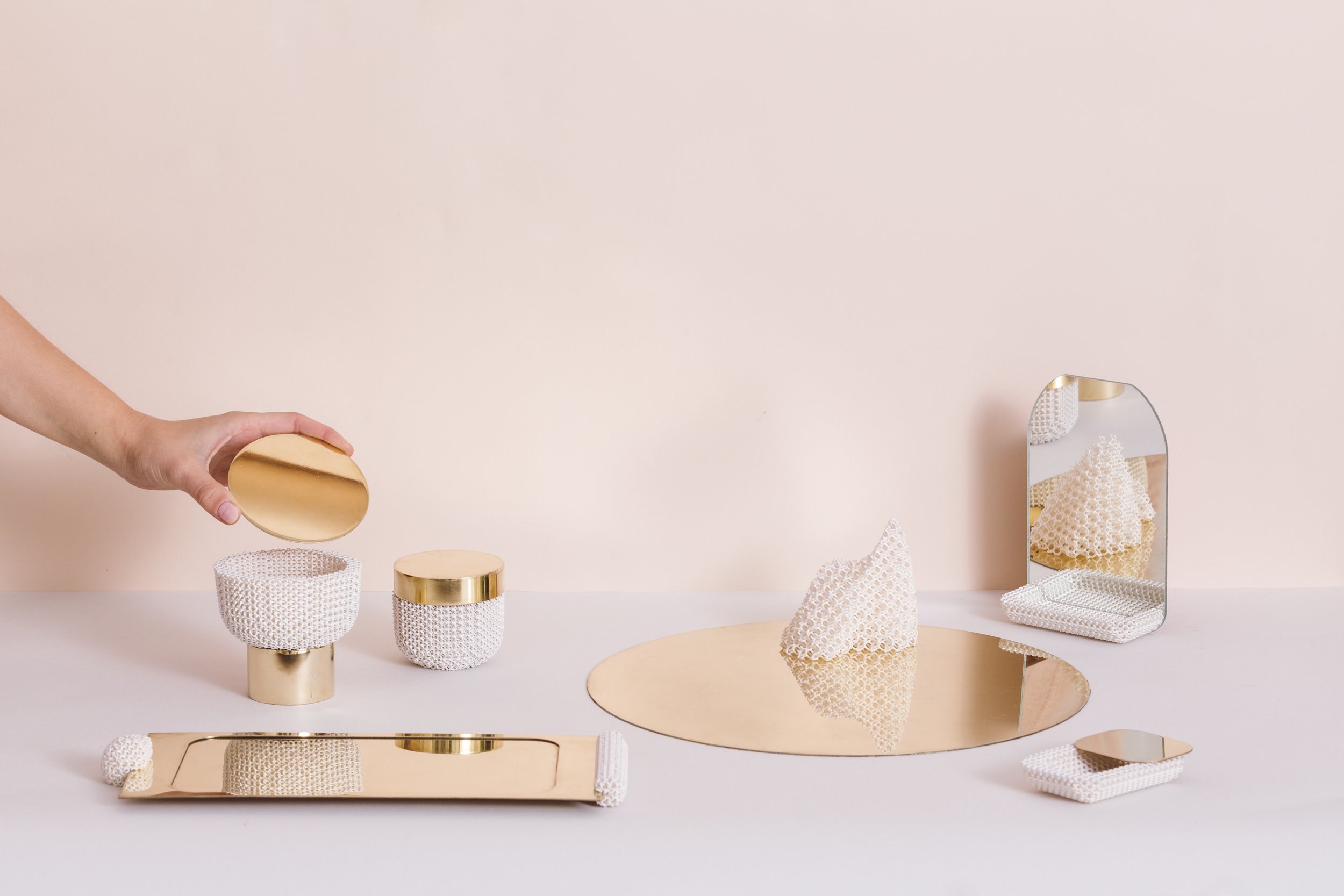 Emile De Visscher, scene of objects in 3D prints and pearling finish, 2016. Credits: Palta Studio.