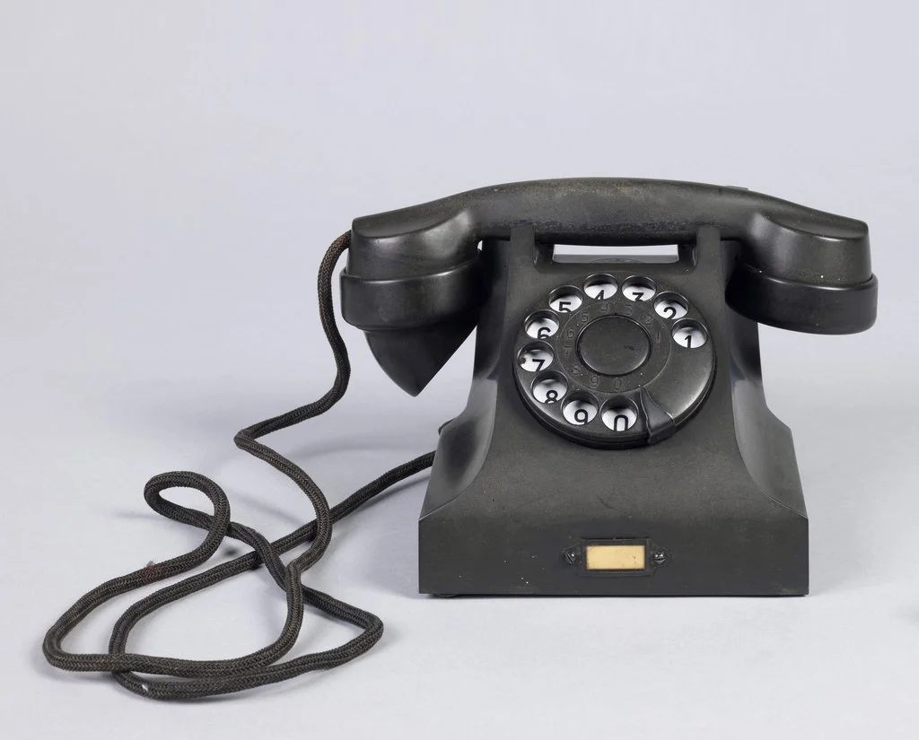 Early Bakelite telephone. Credits: Public Domain.