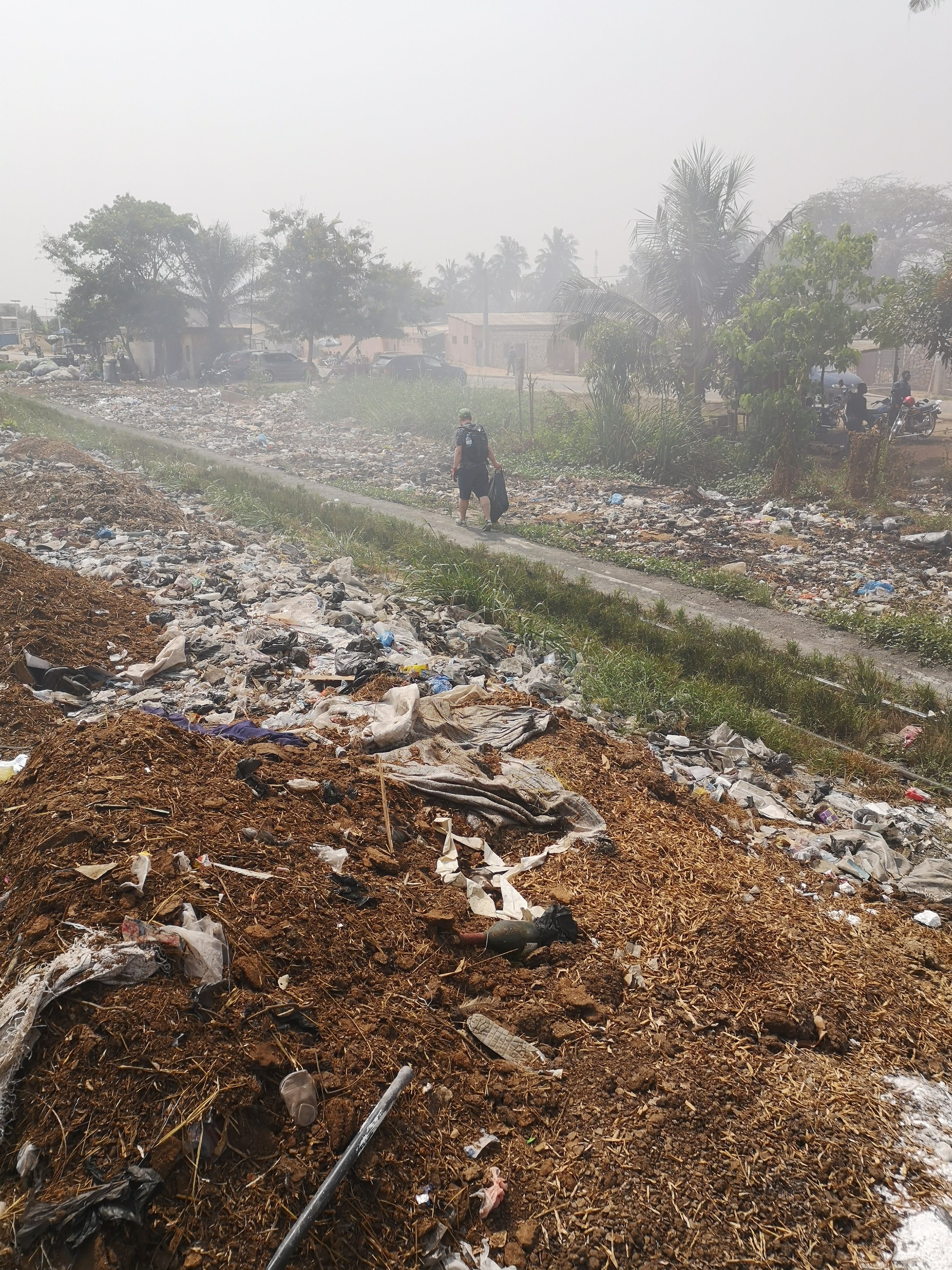 Emile De Visscher and Martin de Bie, Collection of waste in Lomé’s city, Martin de Bie and Emile De Visscher, 2020. Image credits : Lucile Prin.