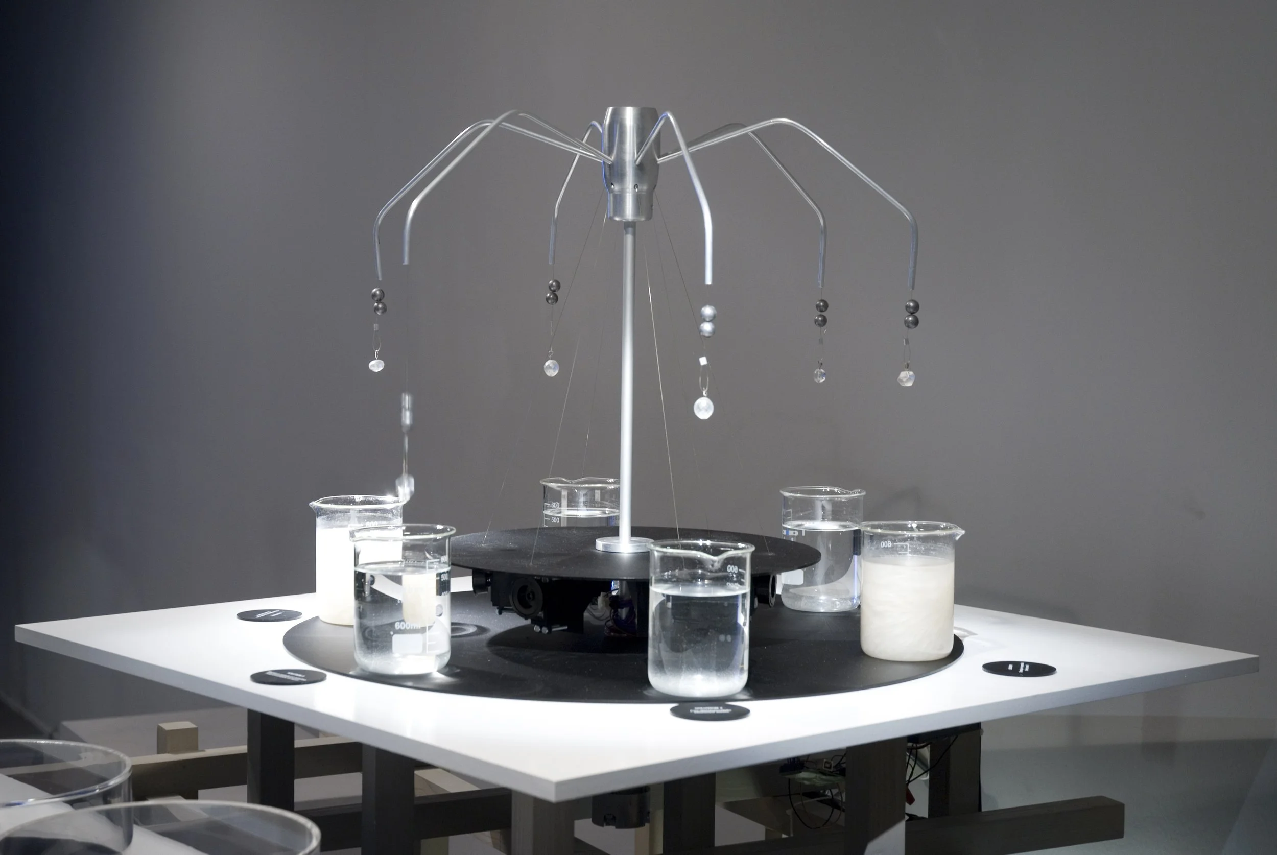 Emile De Visscher, Pearling Machine 2.0, Fondation EDF, exhibition ALIVE, 2014. Credits : Emile De Visscher.