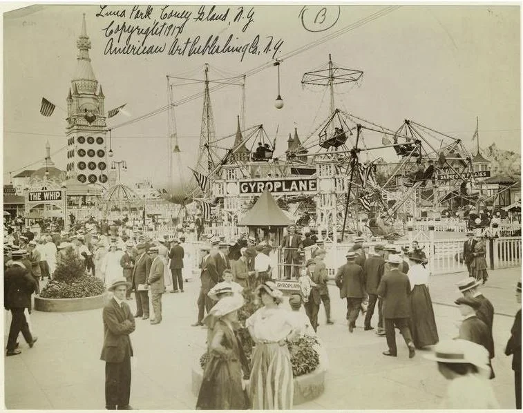 Postal card of the Pike, Saint Louis World’s Fair, Missouri, 1904. Credits: CC.