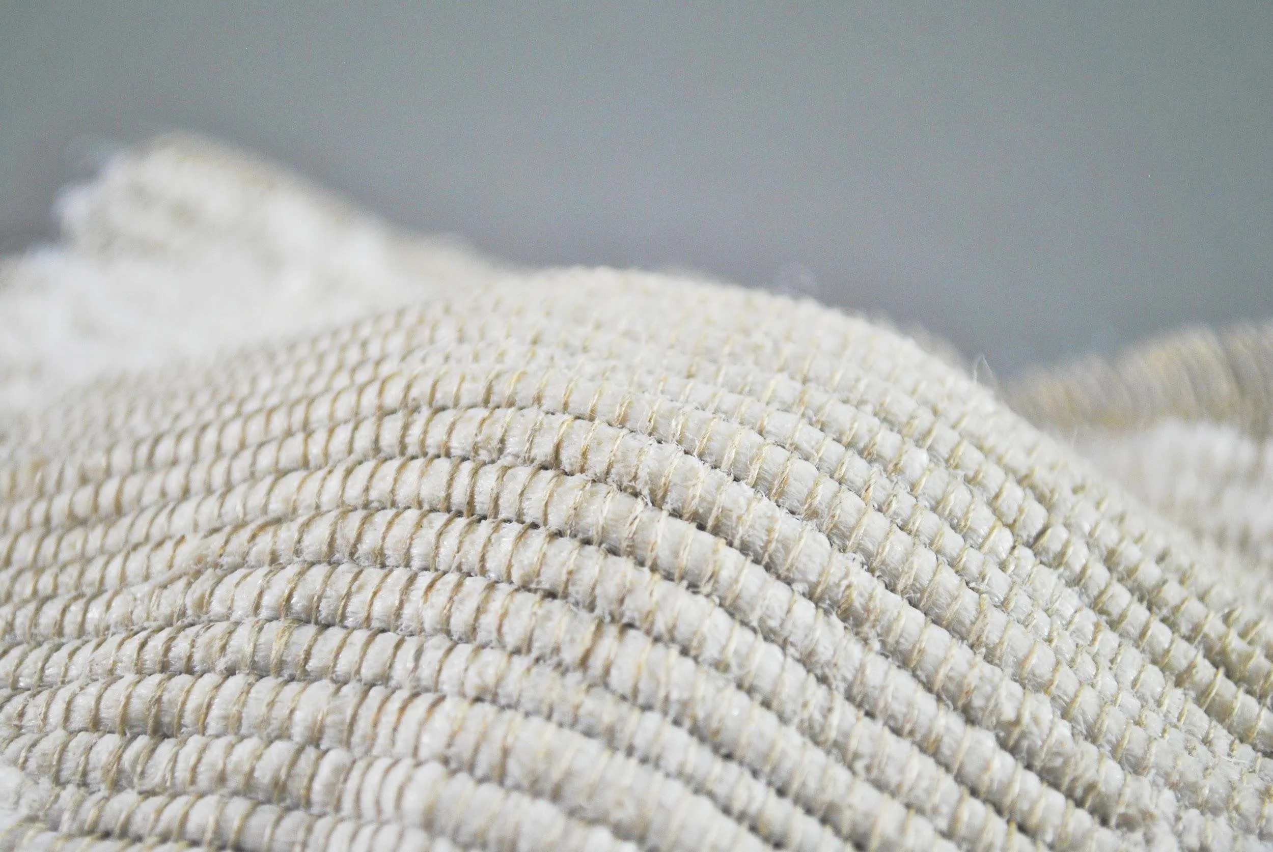 textile produced from Polyfloss fibers and linen, part of ENSAD workshop in 2015, organised by Aurelie Mossé. Credits: Sophie Allard.