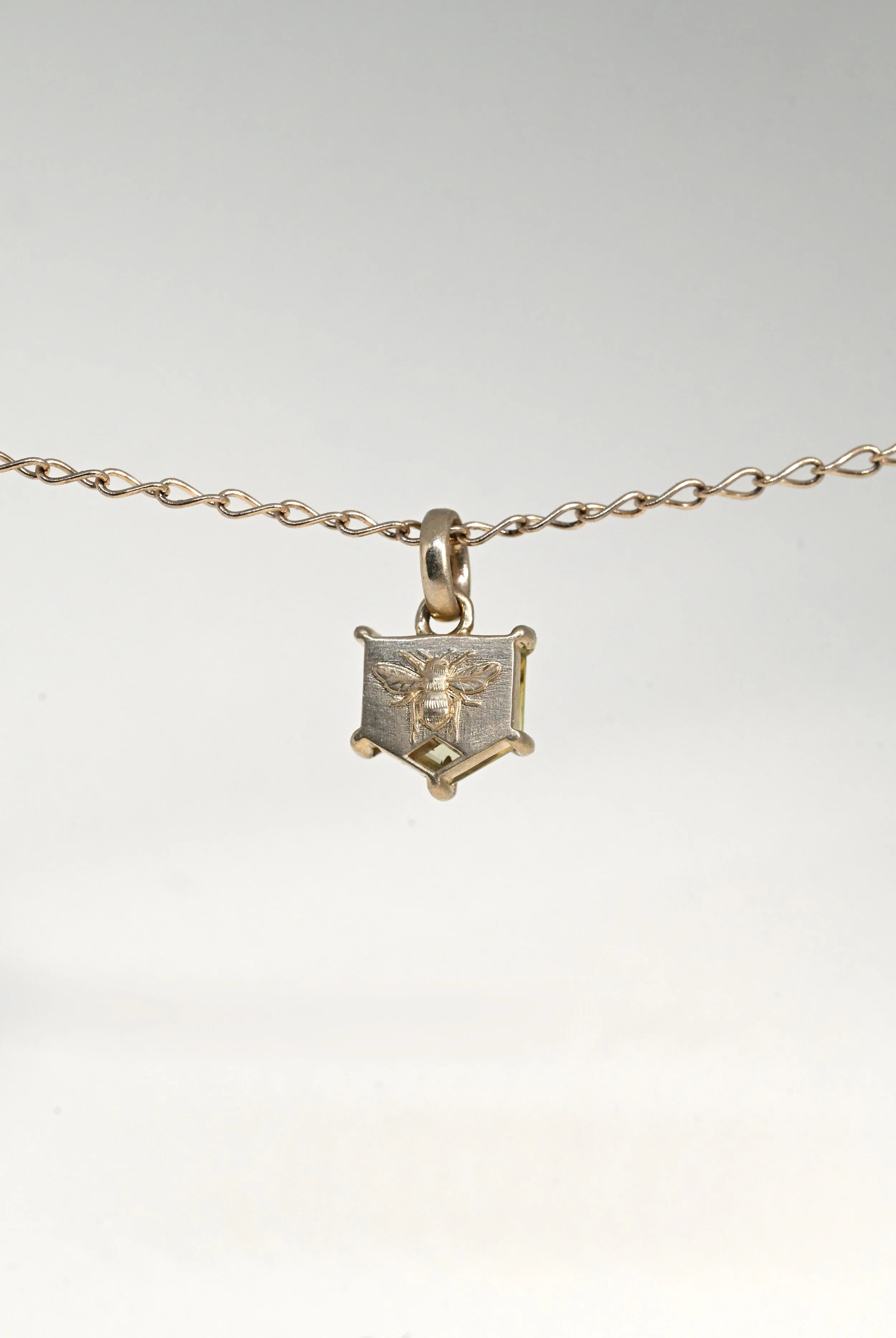 EC-R00000-BeePendant-.91ctHeatedMontanaPortraitCutSapphire-BACK.JPG