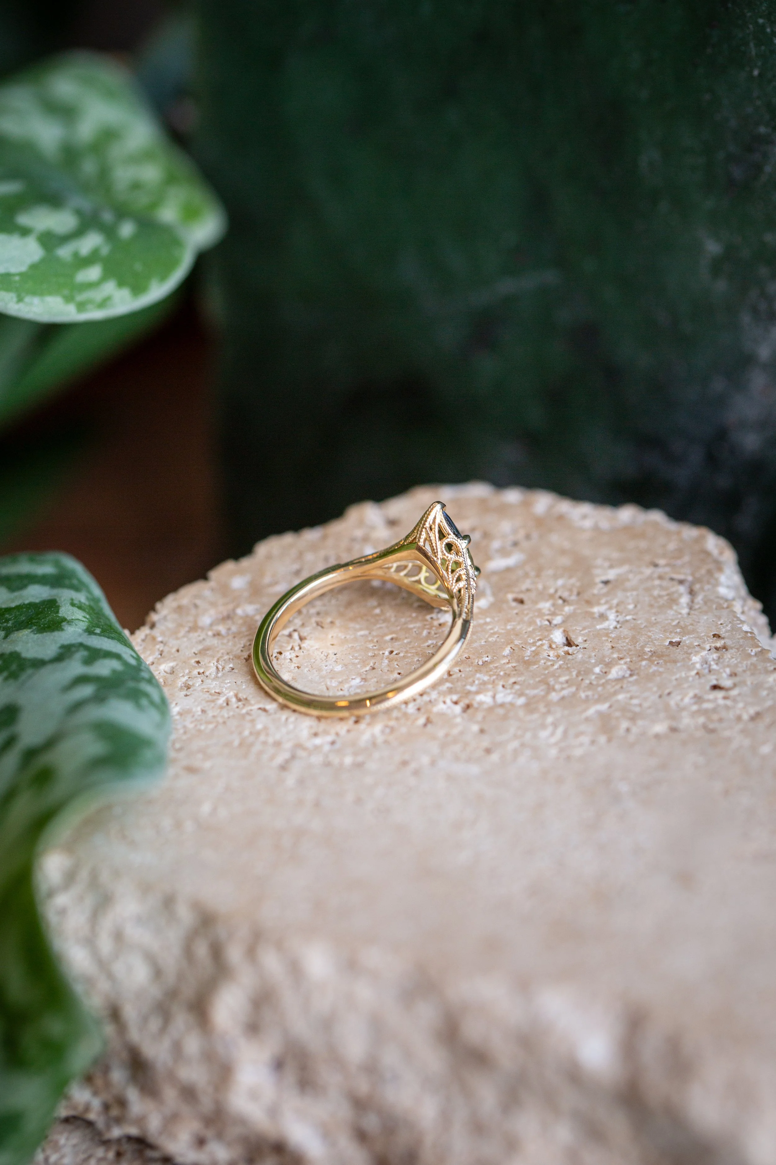 Rendrag+Sabrina+Ring+Green+Australian+Sapphire+-08.jpg