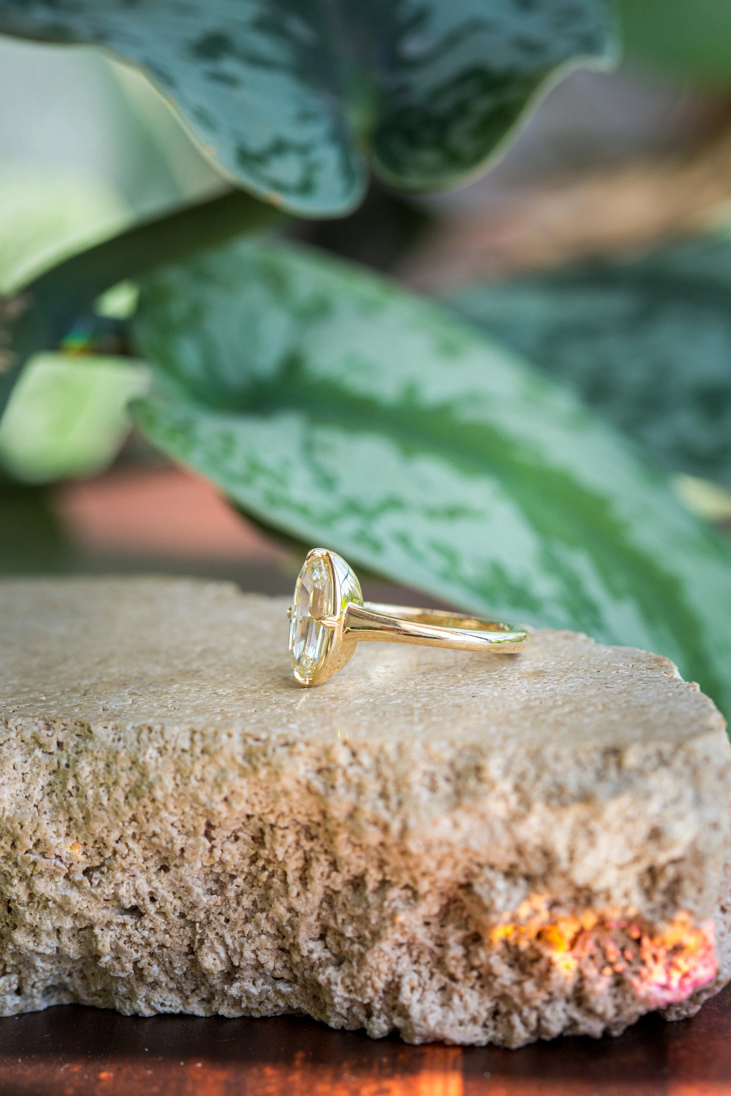 Rendrag+Oval+Diamond+Solitare+YG-04.jpg