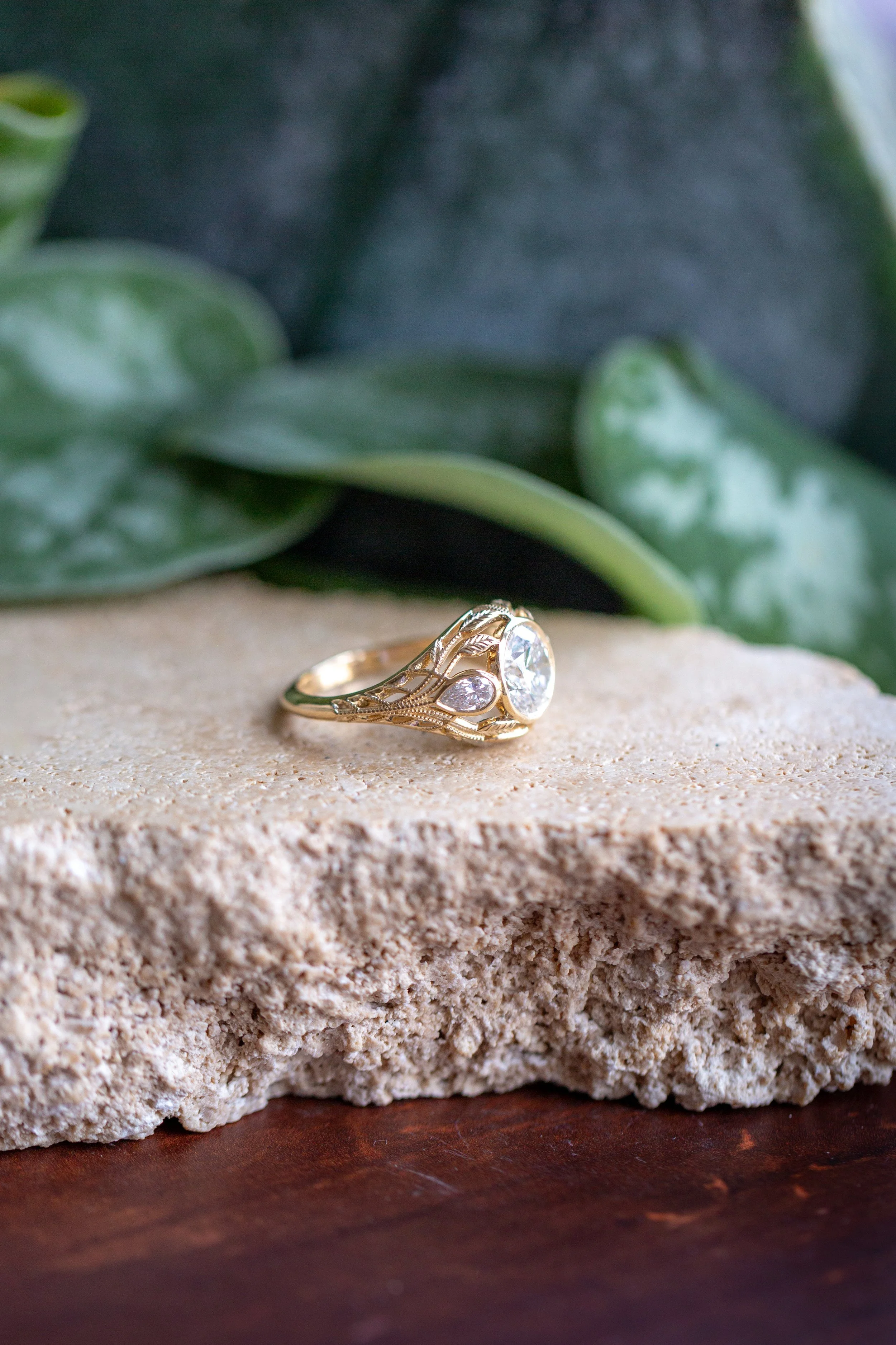 Rendrag+Gold+Leaf+Lattice+Diamond+Ring-06.jpg