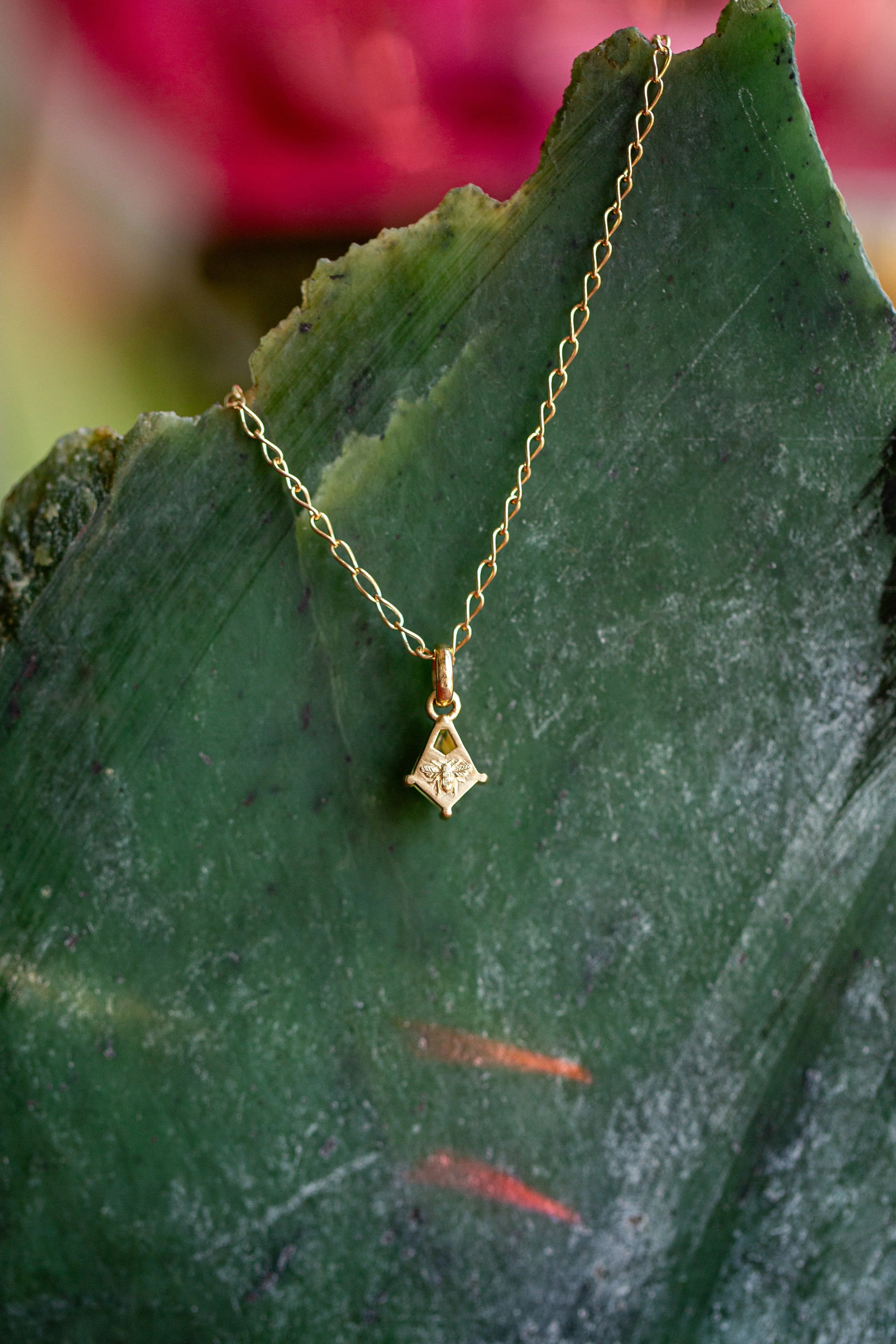 Rendrag+Bee+Pendant+0625-5-01.jpg