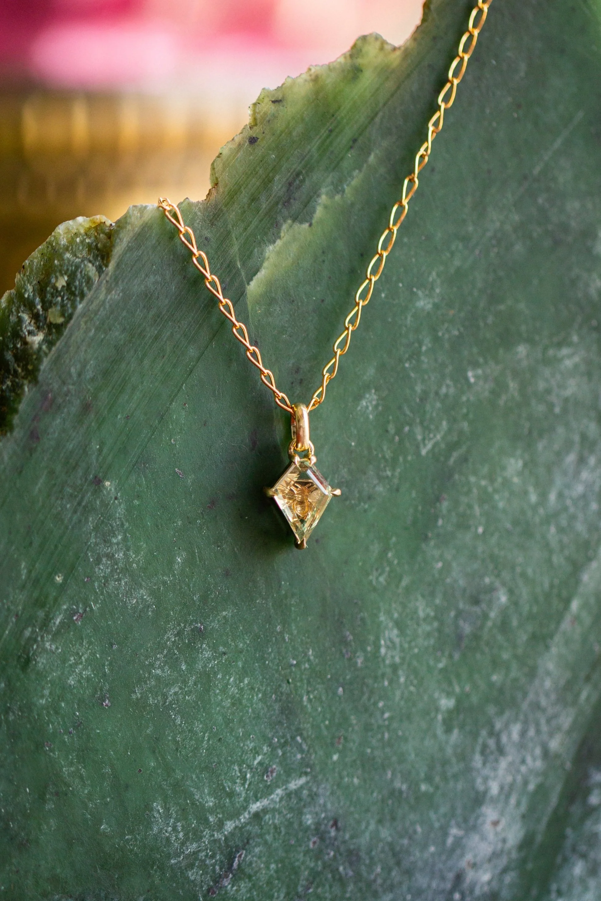 Rendrag%2BBee%2BPendant%2B0625-3-06.jpg