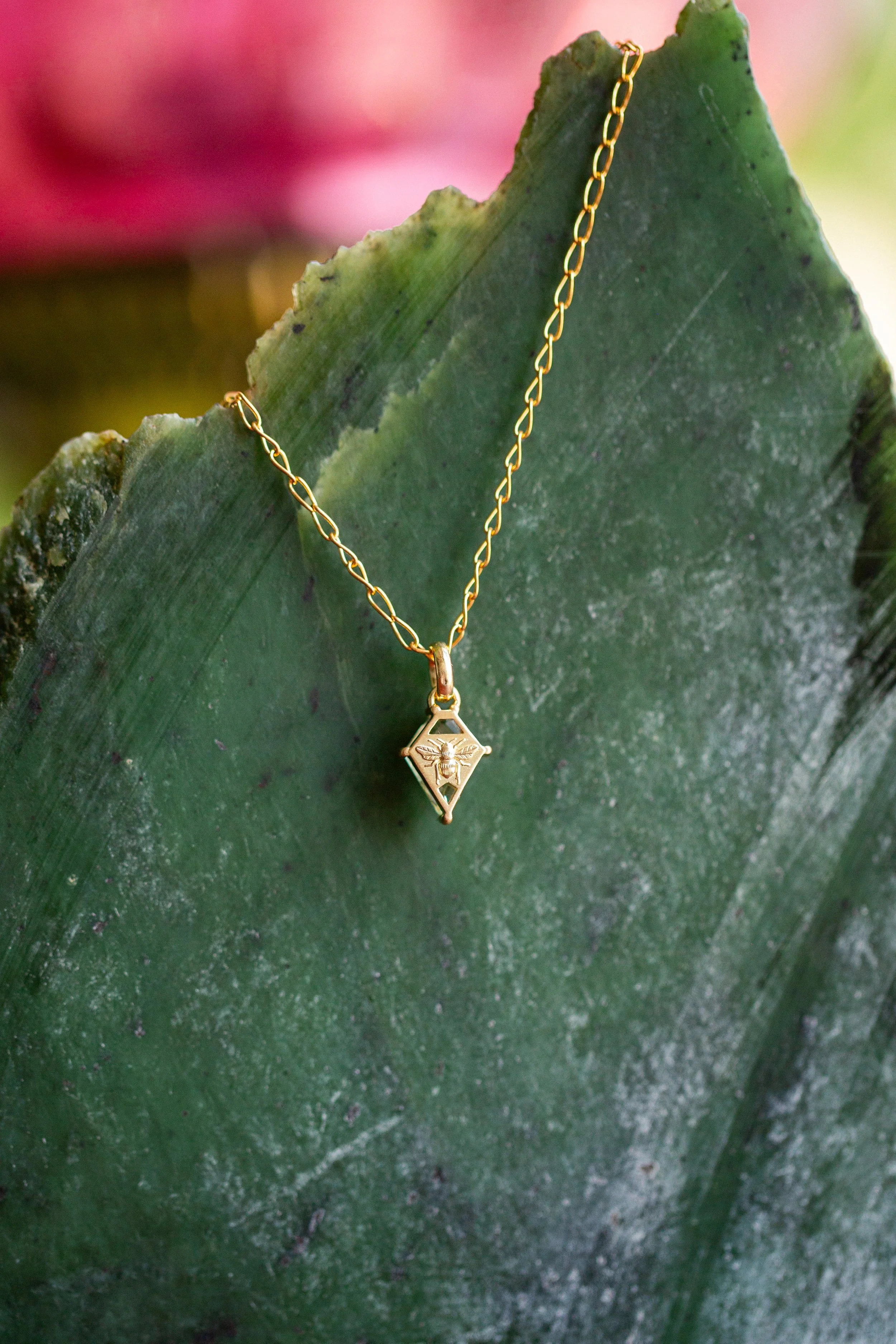 Rendrag+Bee+Pendant+0625-3-02.jpg
