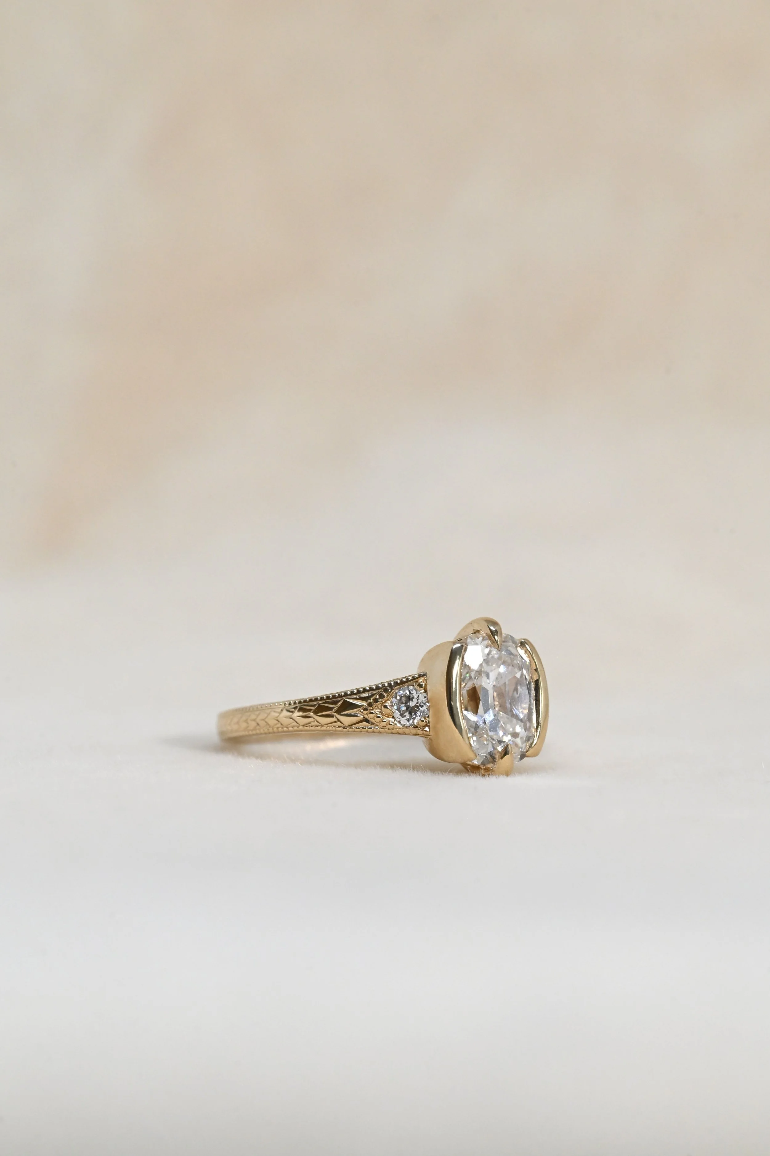 EC-R0007-Lydia-1.66ctLabGrownAntiqueCushionCutDiamond-SIDE.JPG