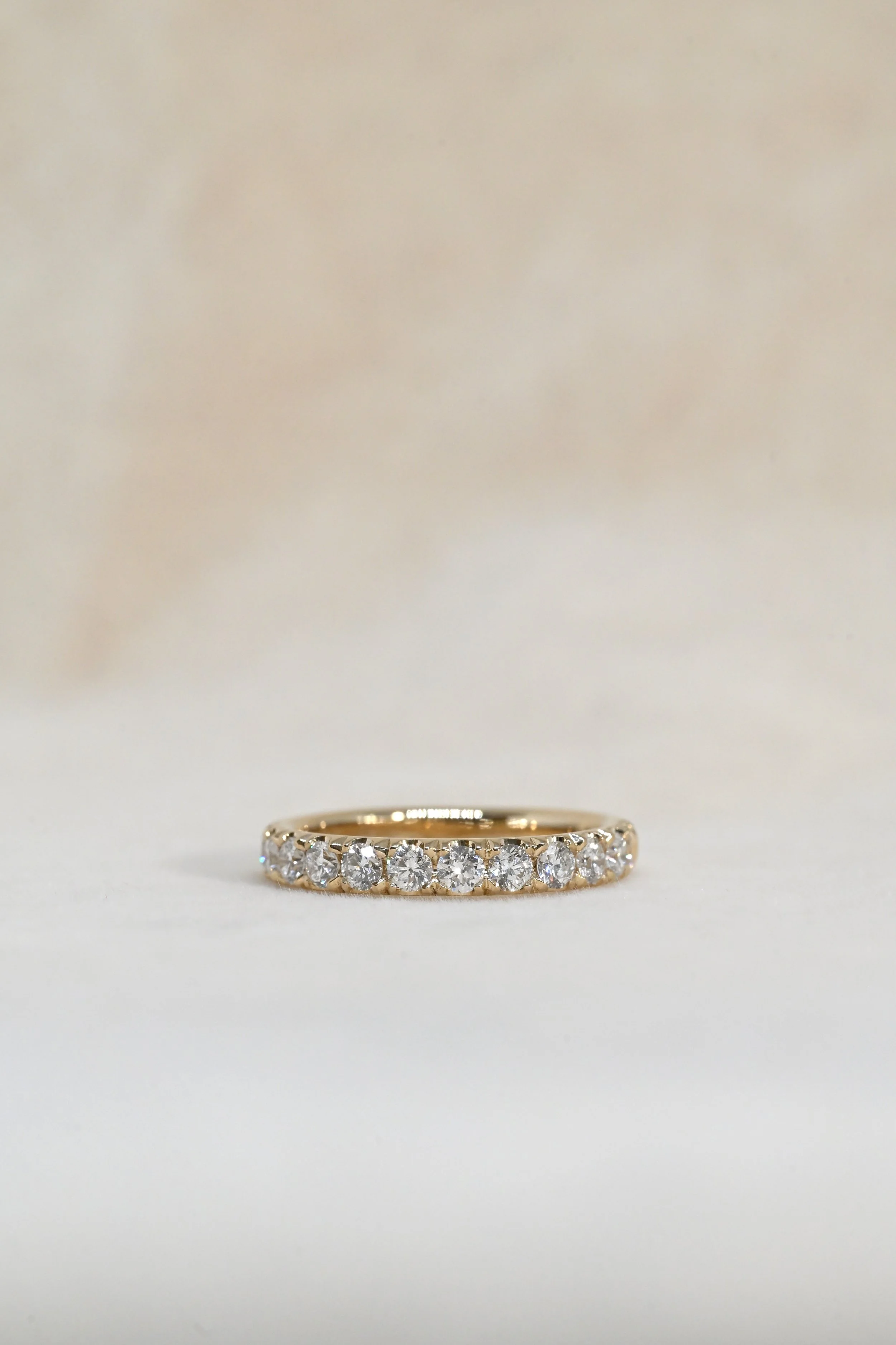 EC-R0000-LuminaBand-NaturalRoundBrilliantCutDiamonds-FRONT.JPG