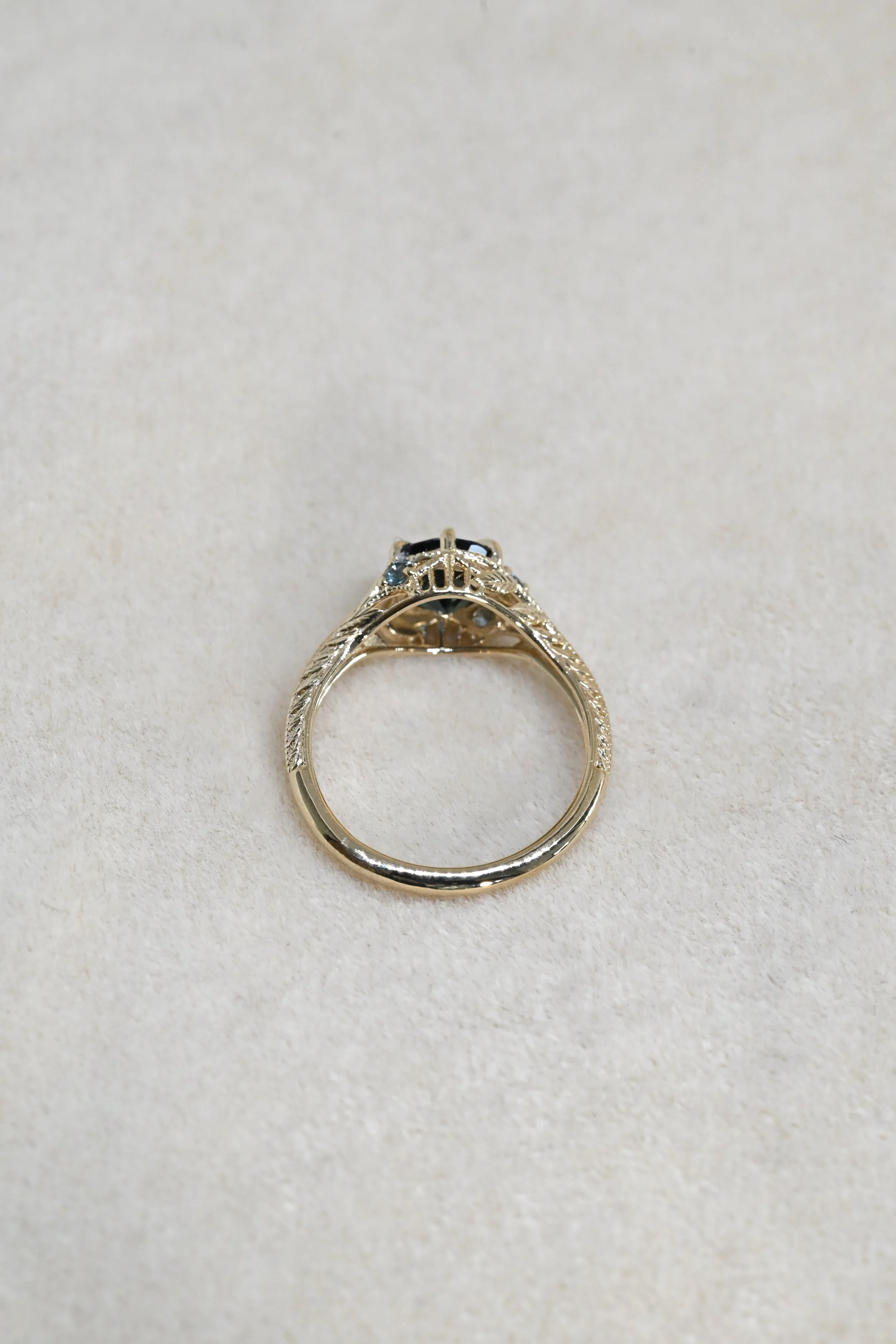 EC-R0039-Ava-1.76ctAustralianTealRoundBrilliantCutSapphire-OVER.JPG