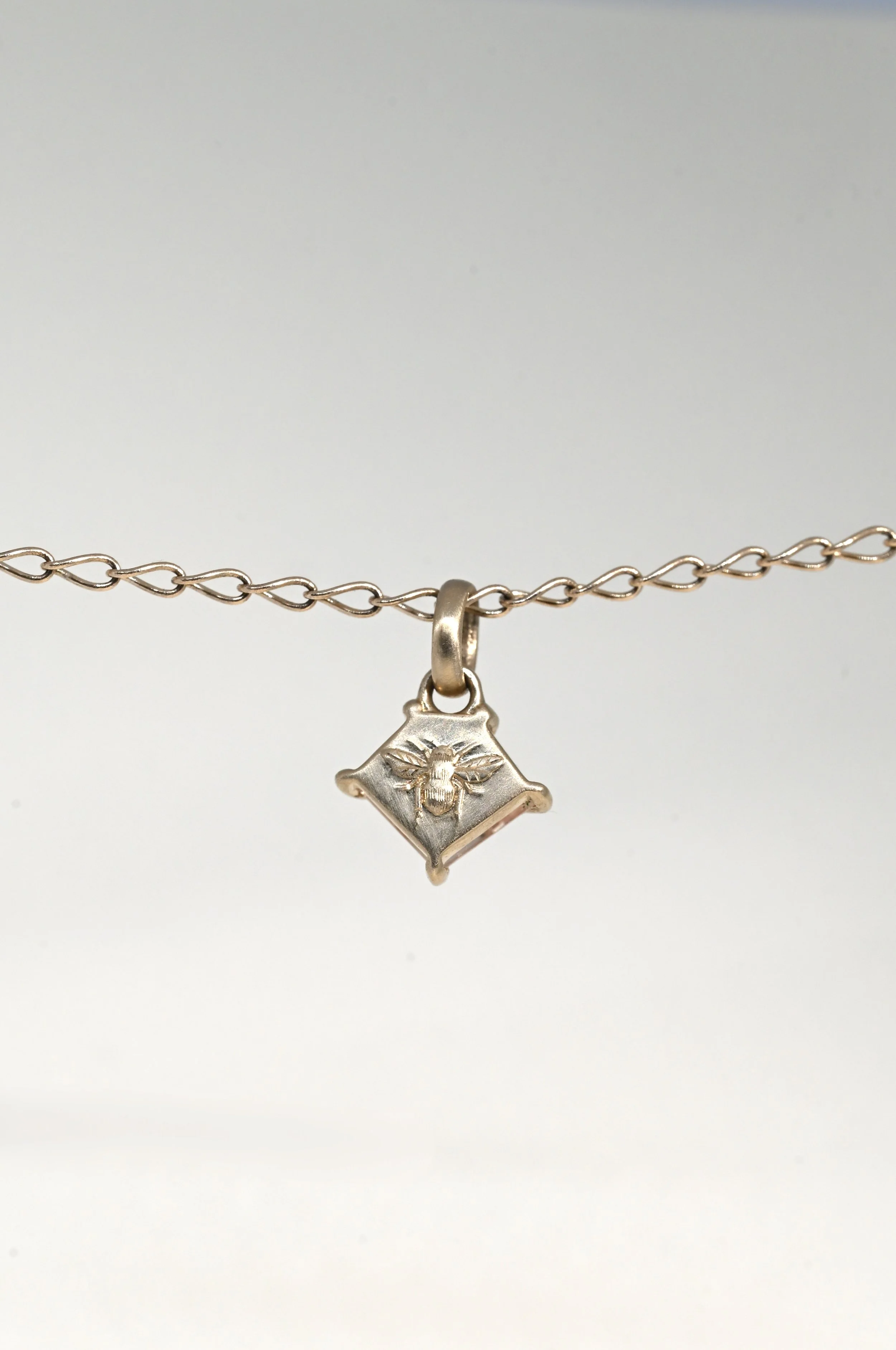 EC-R00000-BeePendant-.91ctMadagascarPortraitCutSapphire-BACK.JPG