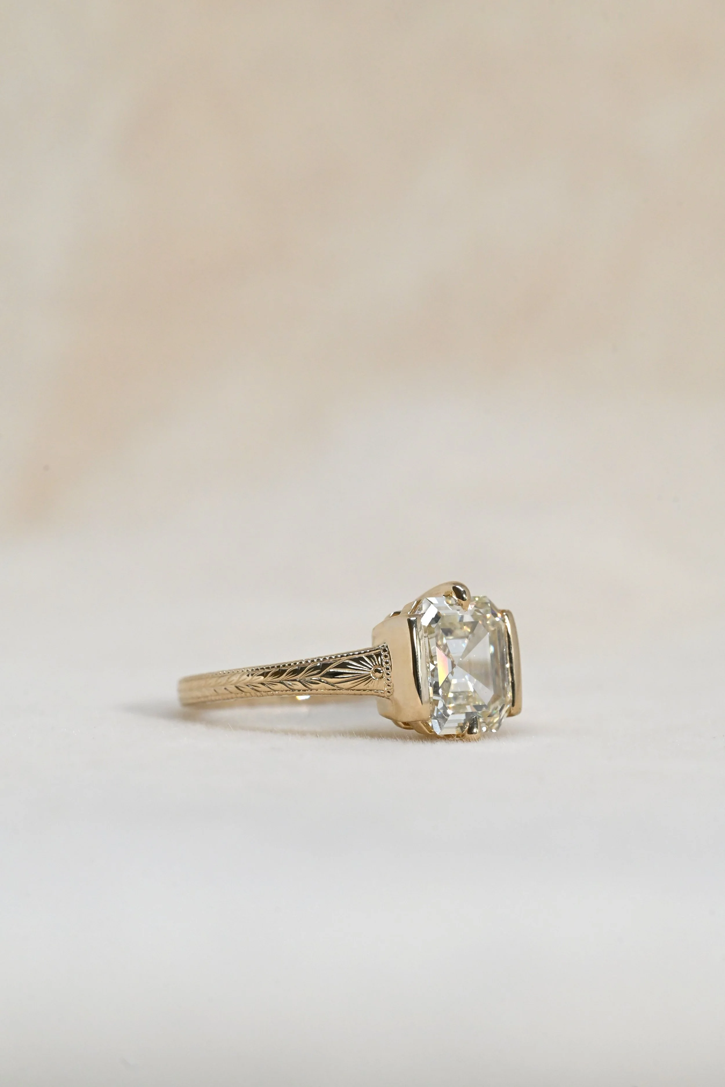 EC-R0007-Lydia-2.51ctAsscherCutDiamond-SIDE.JPG