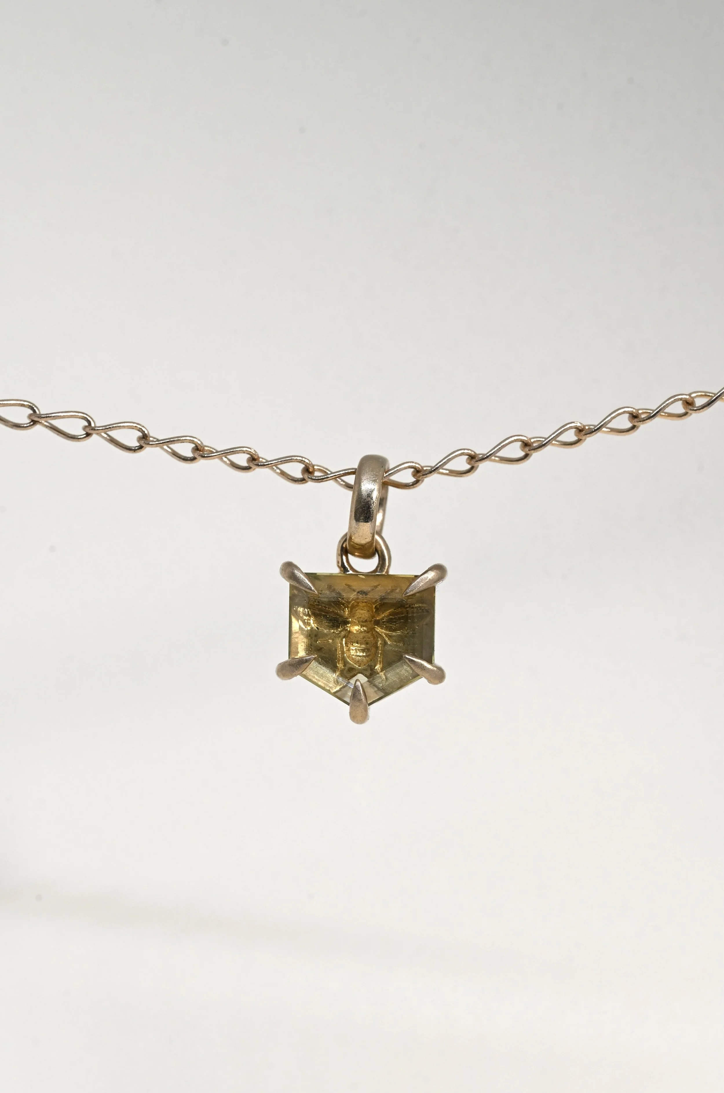 EC-R00000-BeePendant-.91ctHeatedMontanaPortraitCutSapphire.JPG