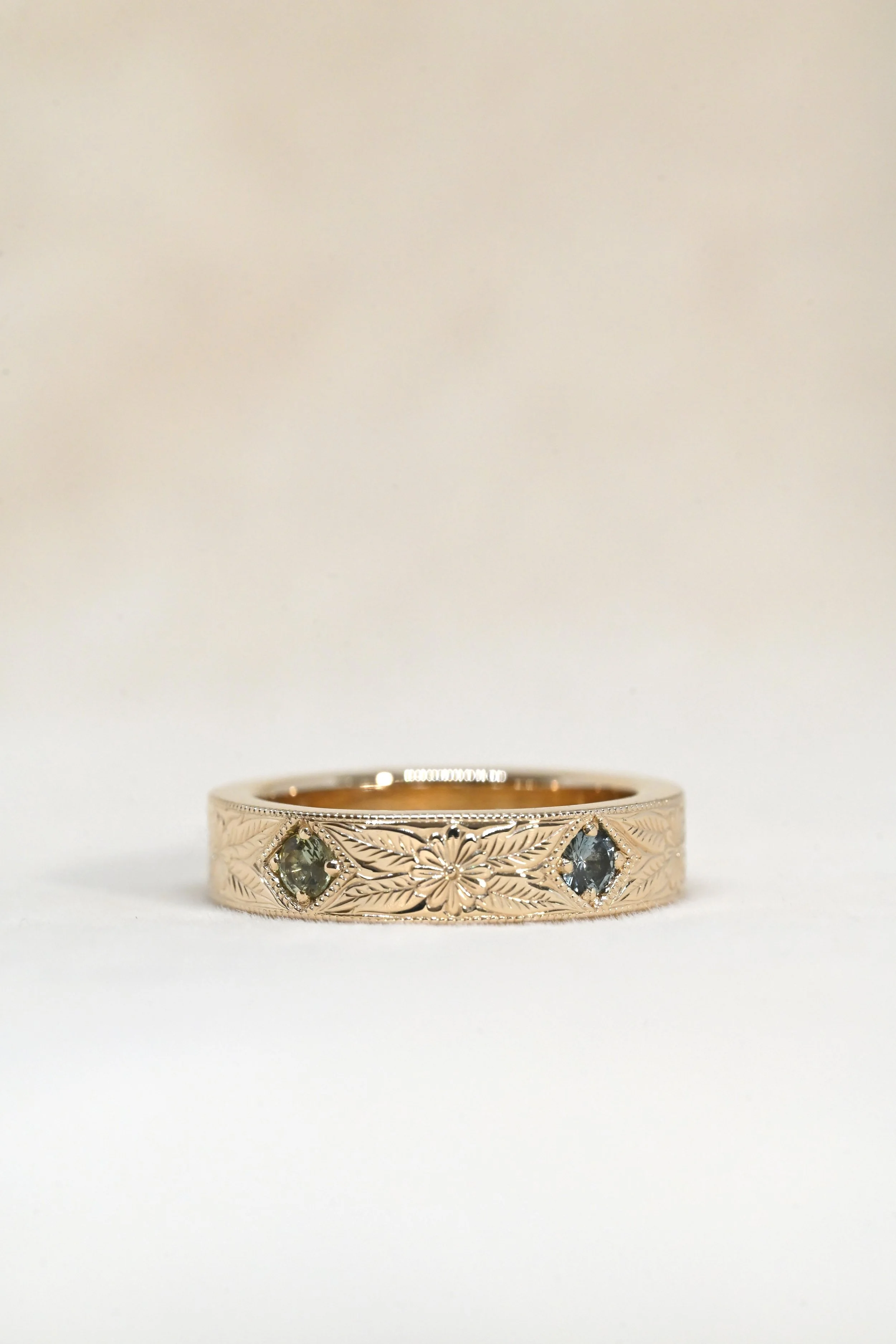 EC-R0000-DaisyBandMini-AustralianSapphireMelee-Side-000000.JPG