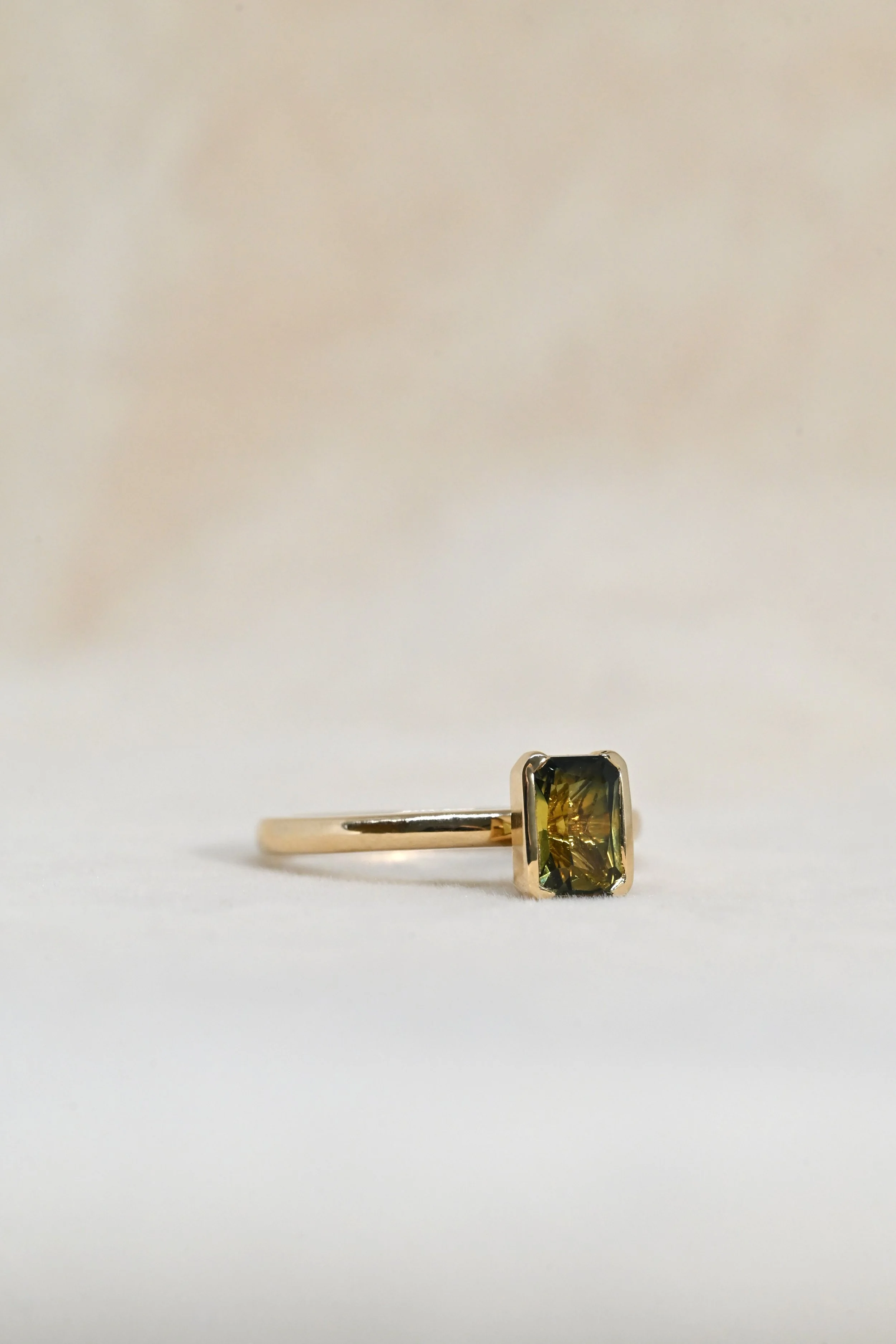EC-R0037-Edie-1.54ctAustralianBiColorGreenTealSapphire-SIDE.JPG