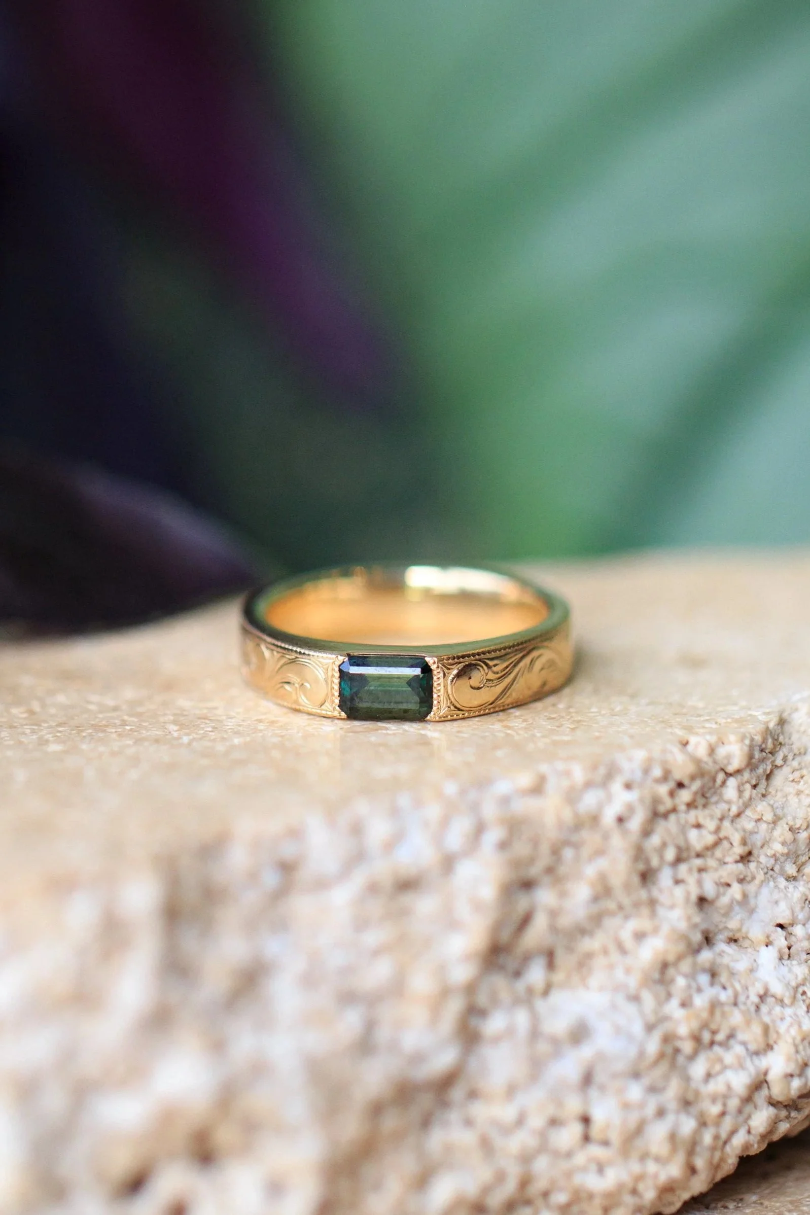 Rendrag+Green+Sapphire+Scroll+Engraved+Band+YG-04.jpg