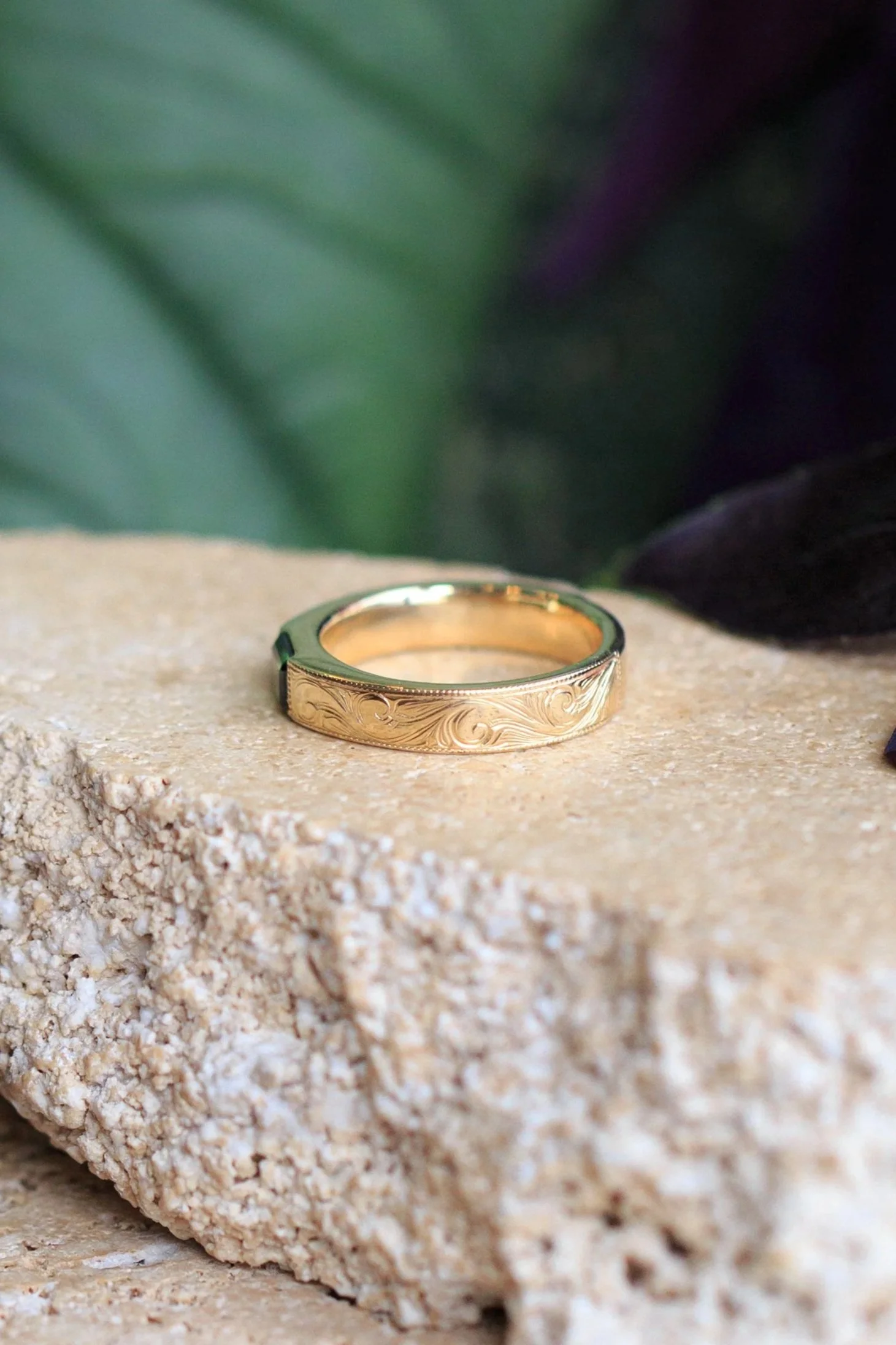 Rendrag+Green+Sapphire+Scroll+Engraved+Band+YG-14.jpg