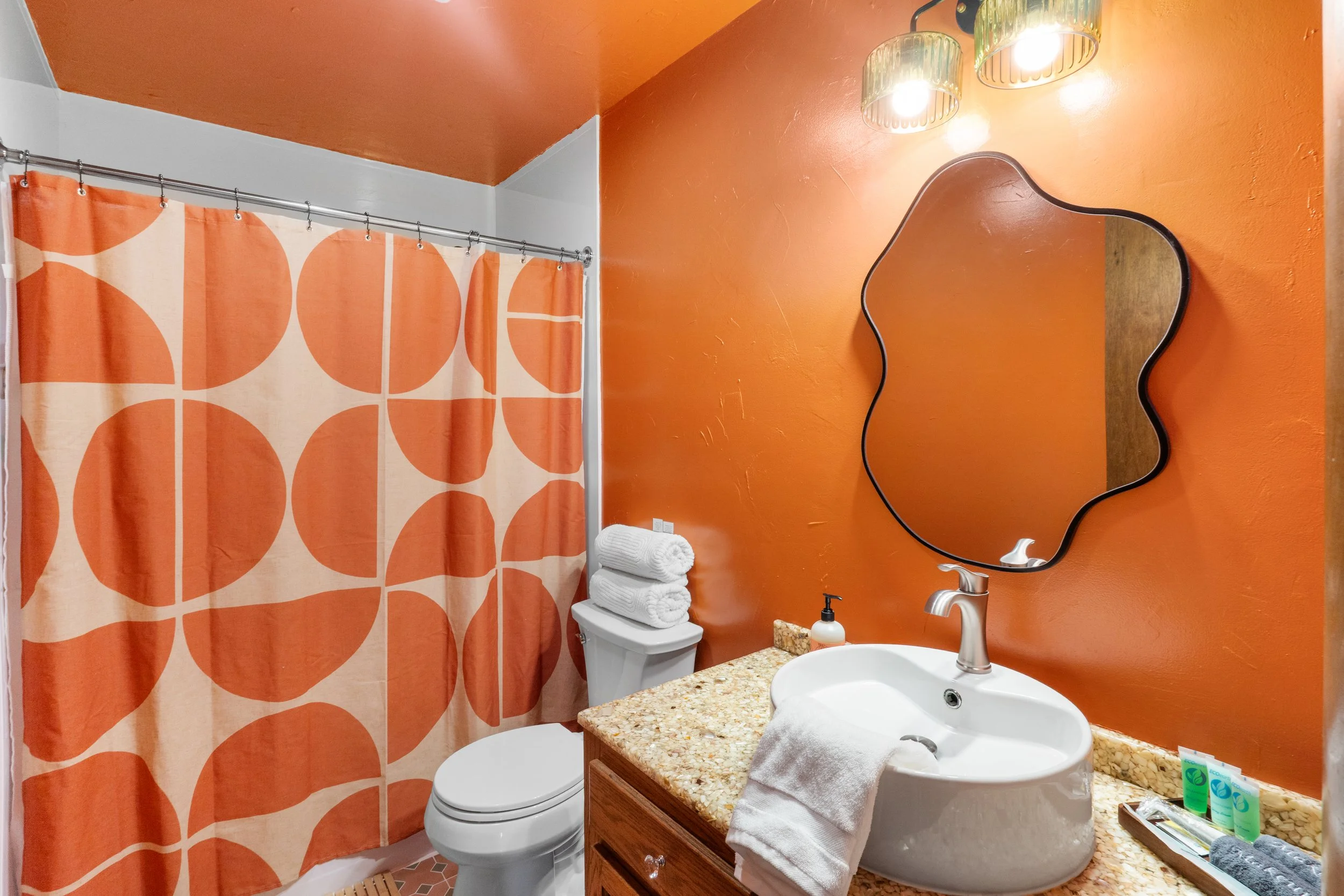 Guest Bath, Hallway Access