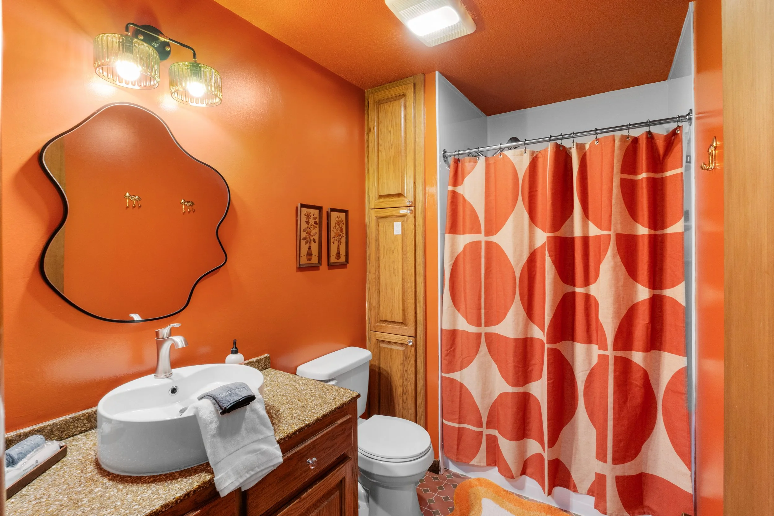 Primary Bath, En Suite to Bedroom One