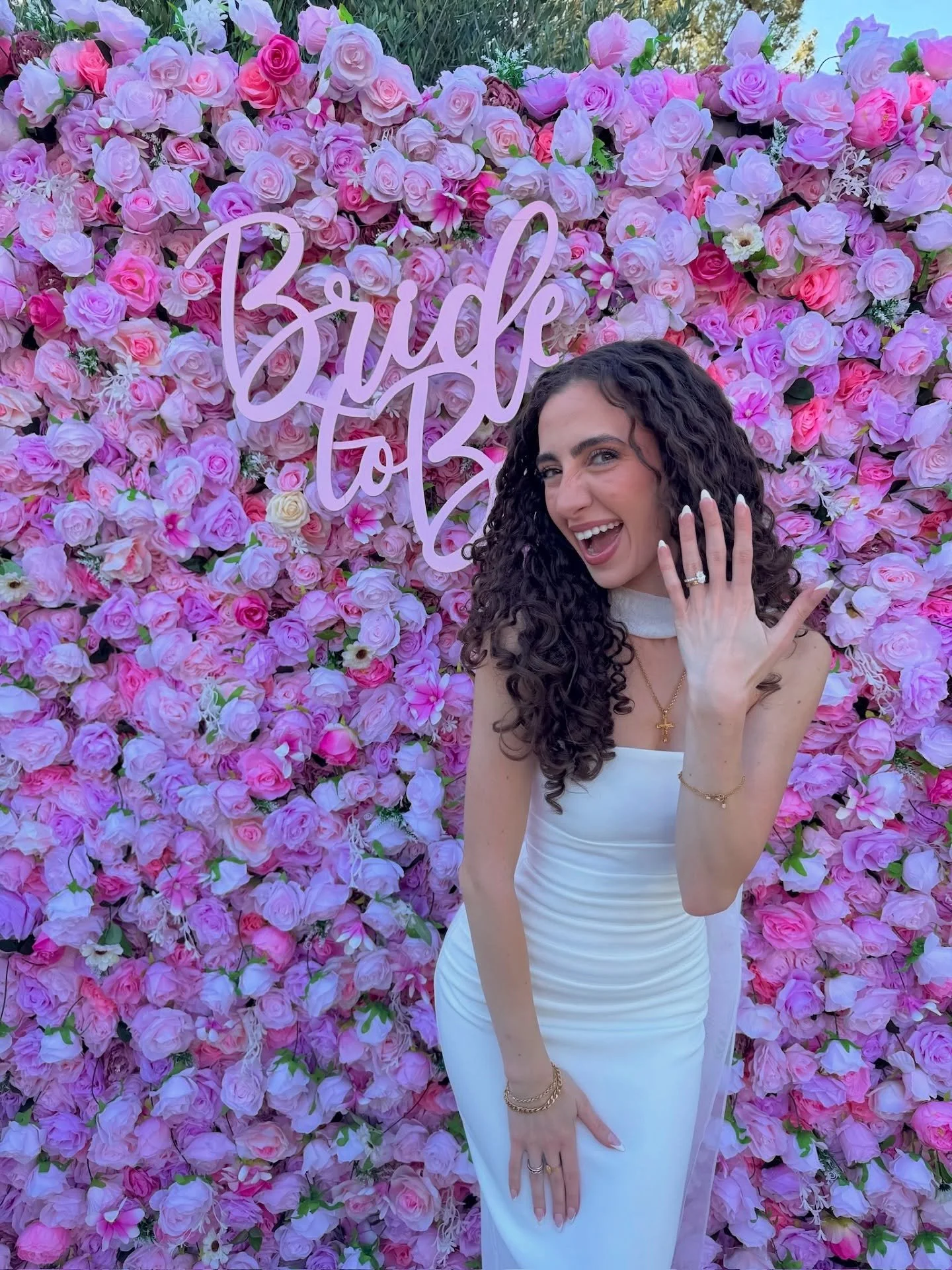 She’s not just the bride … she’s the moment 💍✨ From the flower wall to the glow-up squad, every detail was all about celebrating our stunning bride-to-be! 🌸
Big thanks to our friends at @boxy.az for lending us their white backdr