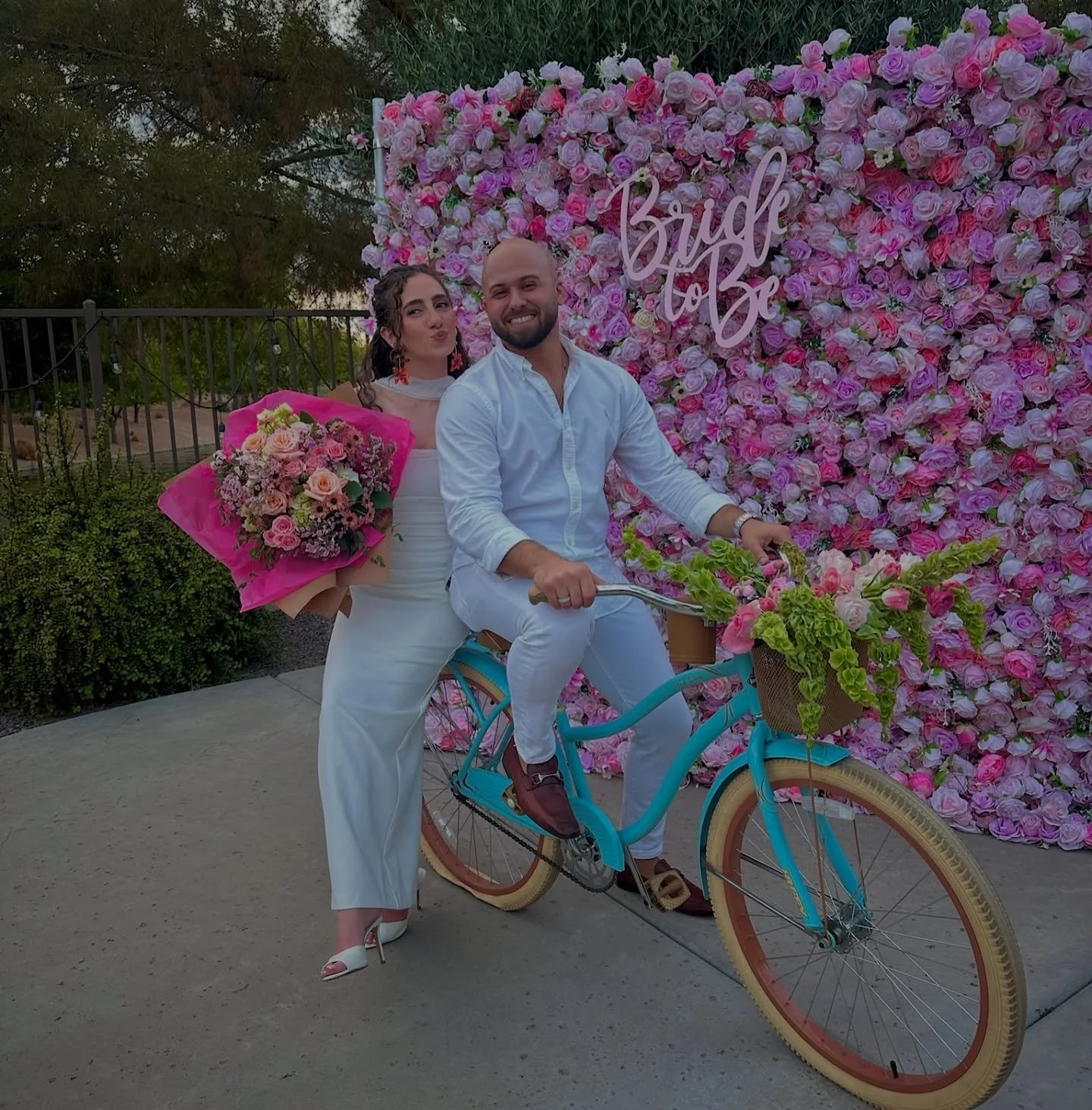 Picture perfect blooms🌸🌺
#WonderWallAZ #BrideToBe #BridalShowerDecor #AZWeddings #EngagementPartyGoals #FloralBackdrop #LuxuryEventDesign #CustomPhotoOp #ScottsdaleBride #DesertRomance #LoveInBloom #WeddingInspo #FlowerBike #BridalBliss #ClientLov