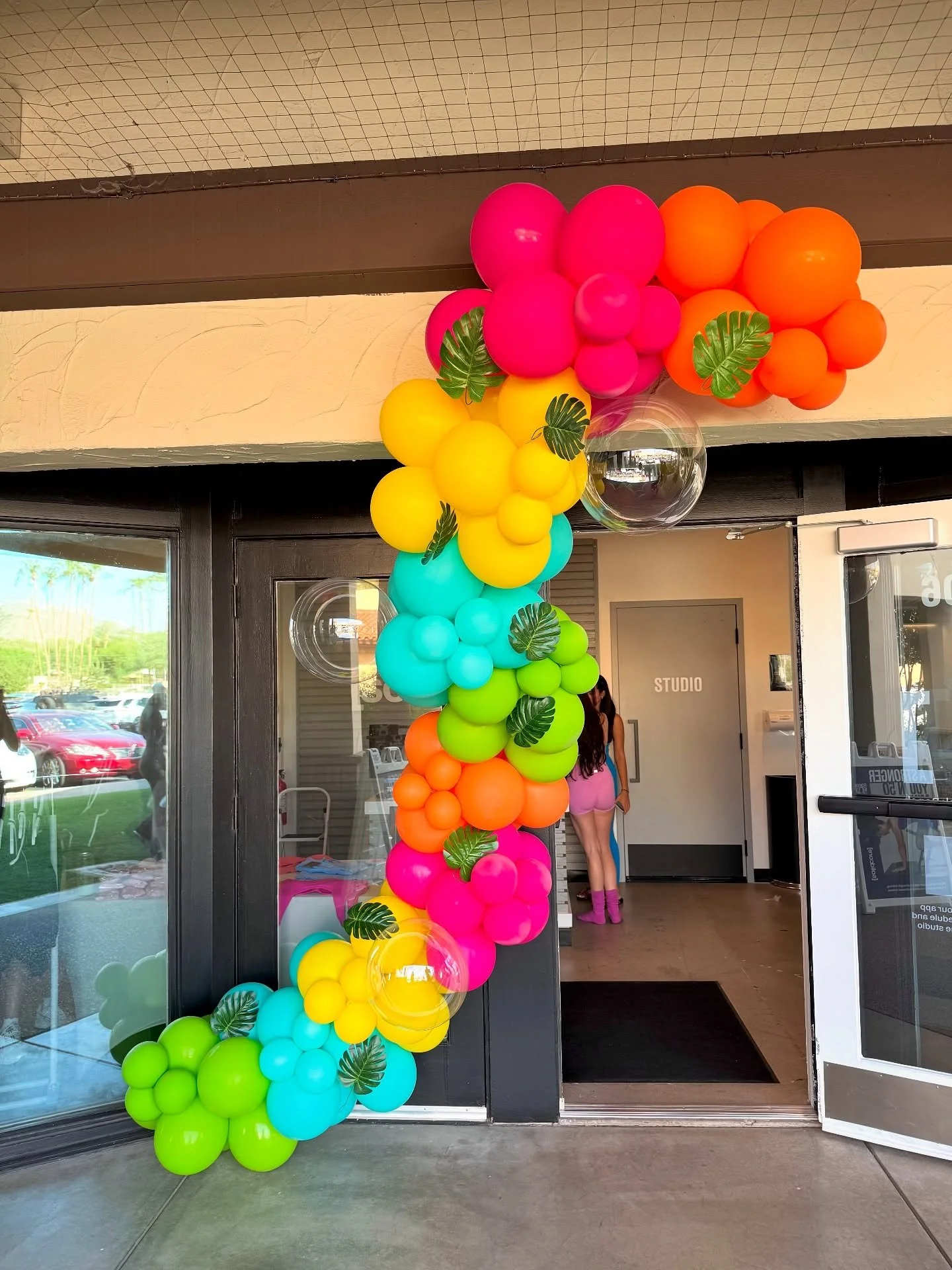 Welcome to Casa Core 🌴✨ Where the vibes are hot, the colors are brighter, and love is always in the air 💕🌺🍹
#LoveIslandVibes #CasaCoreEvent #WonderWallAZ #EventDecorAZ #BalloonDecor #BalloonArch #ArizonaEvents #ScottsdaleEvents #TempeEvents #Me