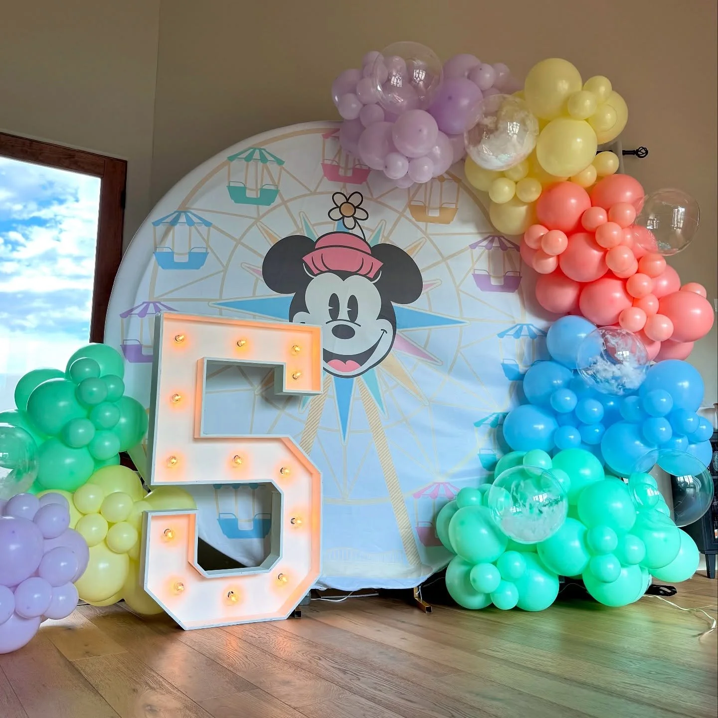 ✨ A magical day under the rainbow with Minnie by our side 🌈🐭💖 Celebrating turning 5 has never looked so dreamy! 🎉
#disneydecor #minnieballoons #azballoondecor #phoenixballoons #scottsdaleballoons #tempeballoons #mesaevents #chandlerevents #phoen