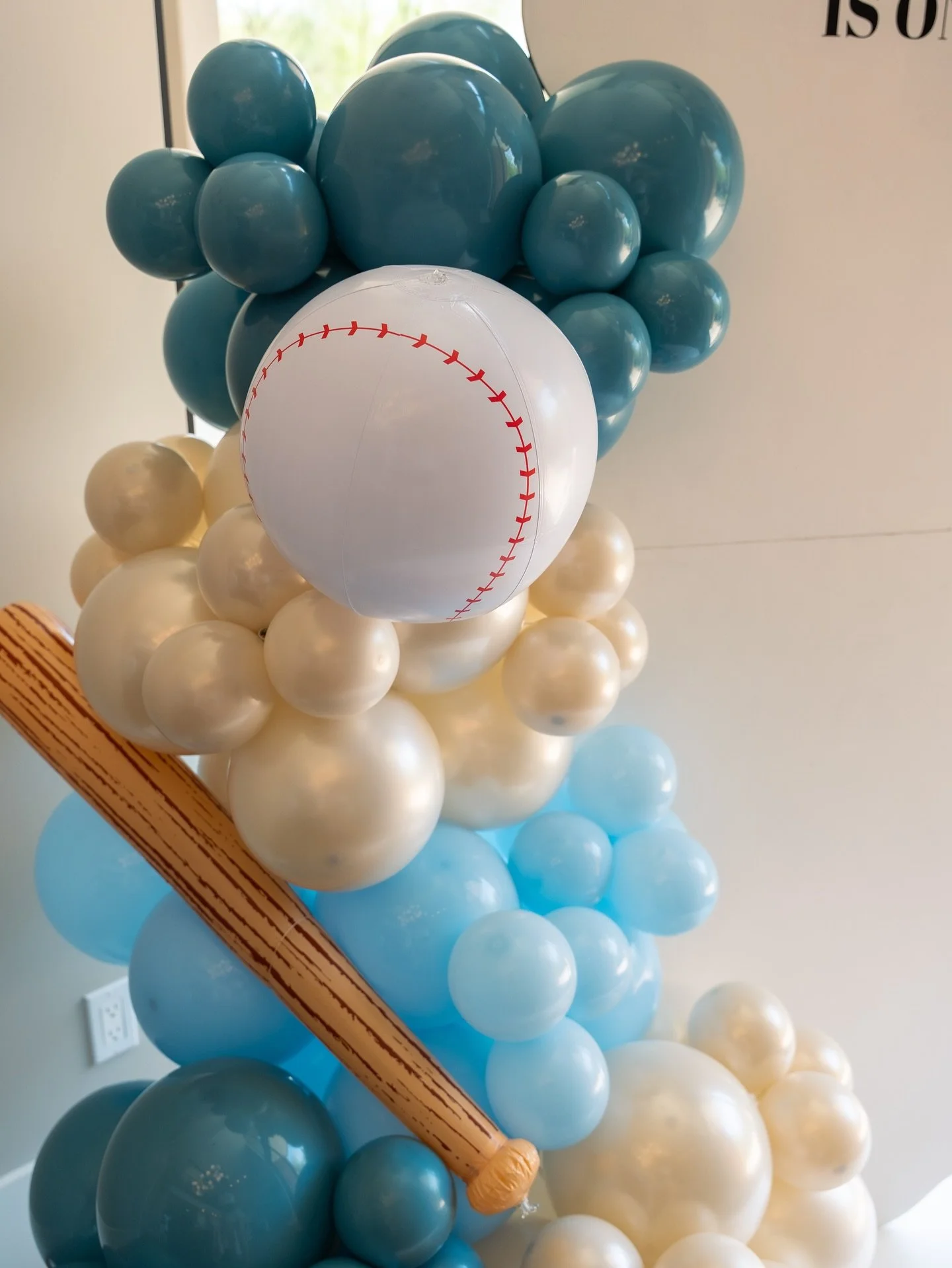 ⚾💙 Batter up! This baseball-themed baby shower setup was a total grand slam. We had the best time creating this look to welcome a little slugger on the way! 🍼✨
#babyshowerdecor #azevents #wonderwallaz #phoenixballoons #scottsdaleballoons #tempeeve