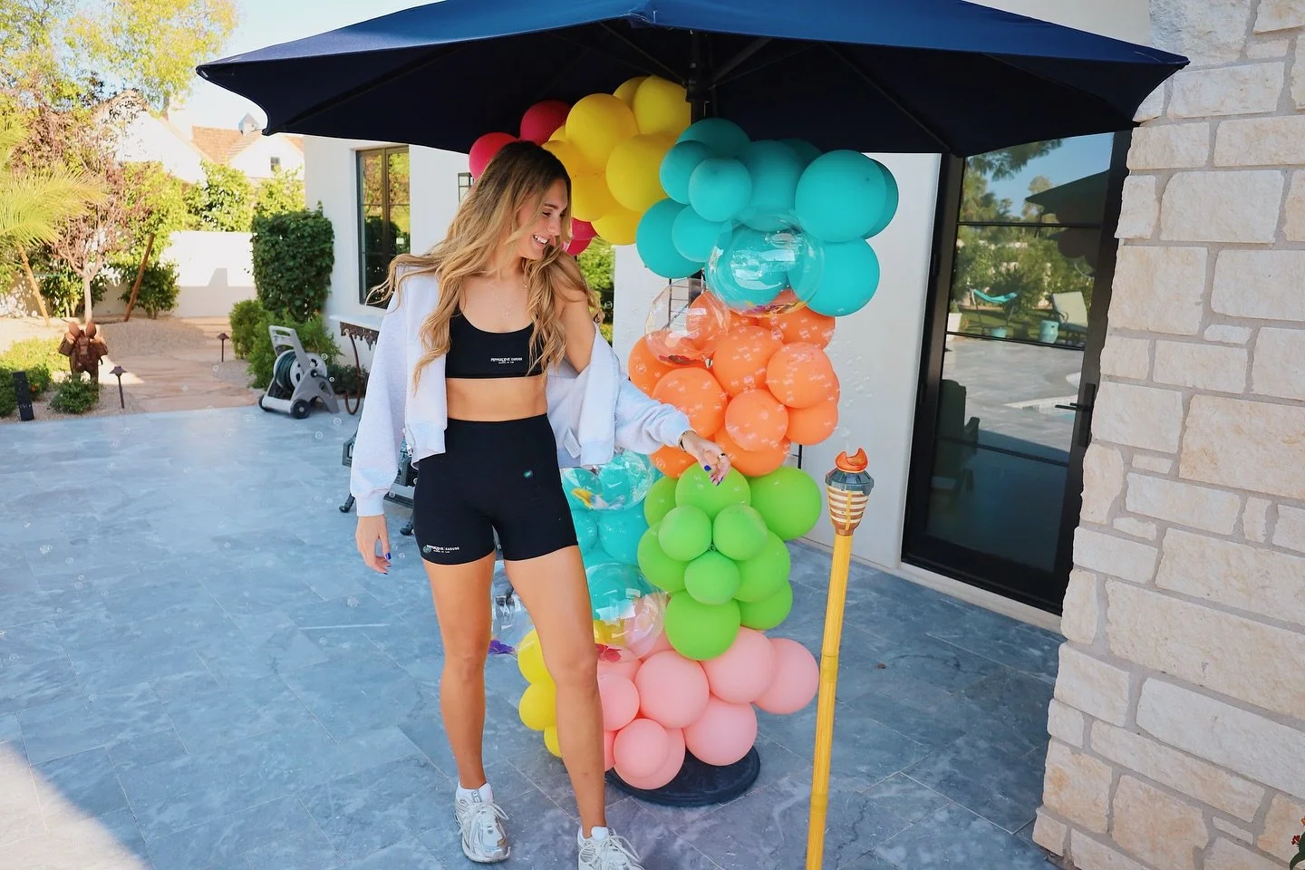🫧✨Bubbles + balloons = instant summer magic!✨🫧
We created this playful, bubble-inspired balloon install complete with @mackmonti bubble machine to bring the party vibes to life. Colorful clusters, floating bubbles, and an outdoor setup that feels f