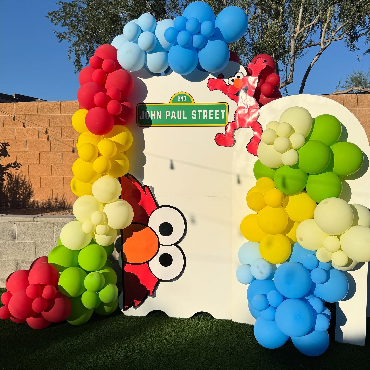 Welcome to John Paul Street! 🌈✨ We brought Elmo&rsquo;s world to life for the sweetest second birthday, balloons, colors, and the happiest vibes.

#elmobirthday #sesamestreetparty #2ndbirthdayideas #kidsbirthdaydecor #balloonbackdrop #phoenixballoon