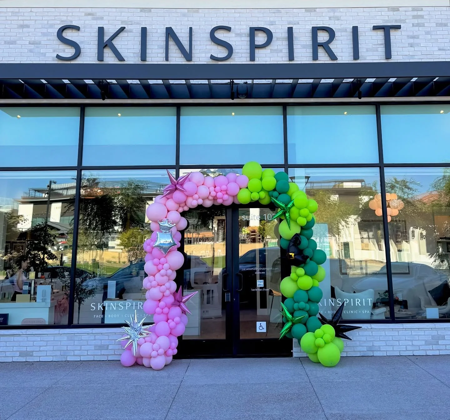 Bringing a little magic to SkinSpirit ✨
Loved creating this bright, playful install for their Wicked-inspired event. Nothing beats seeing clients walk in and instantly light up. Scottsdale, thanks for having us again!

#ScottsdaleEvents #ArizonaEvent