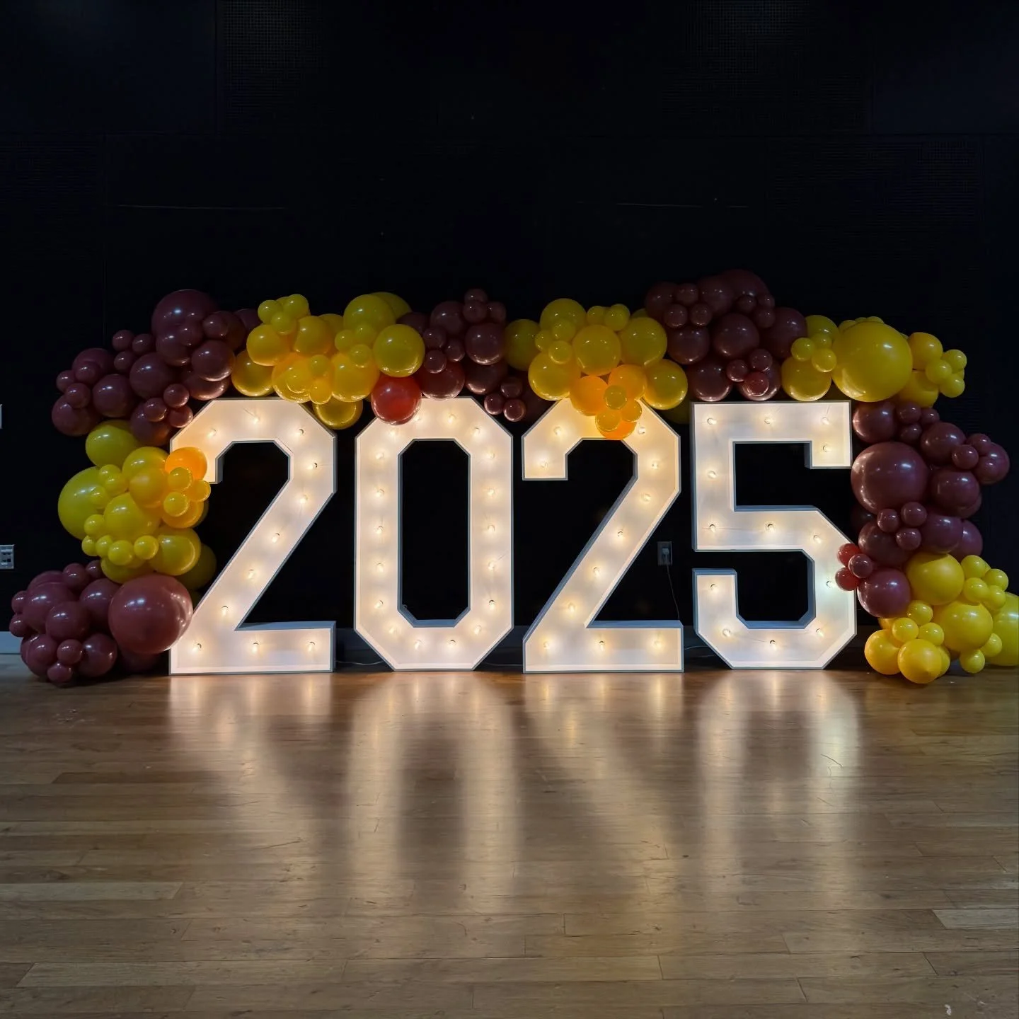 Class of 2025, but make it iconic ✨
Custom balloon installs + marquee numbers to celebrate the next chapter.

#ClassOf2025 #ASUEvents #ArizonaEvents