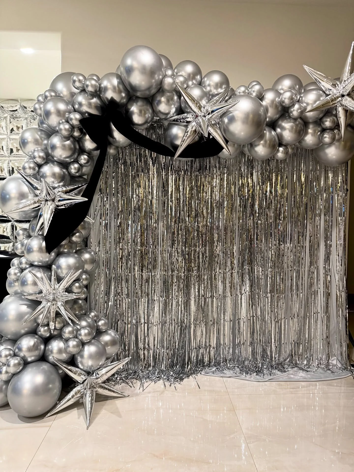 Ring in the new year in style ✨
Silver balloons, metallic fringe, and star details came together for a bold New Year&rsquo;s setup that made every photo shine. Perfect for parties, corporate events, and NYE celebrations across Arizona 🤍🥂

#WonderWa