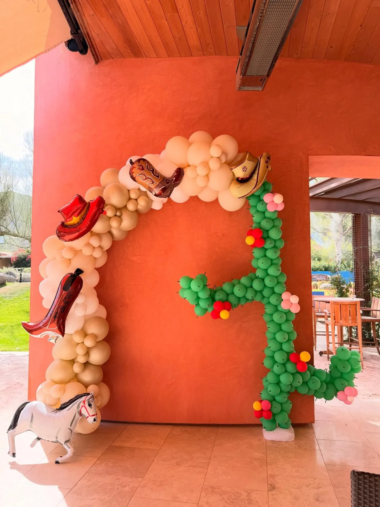 Western nights done right 🤠✨
We designed this custom balloon installation to welcome guests in true western style. From the horseshoes and cowboy boots to the cactus moment, every detail was put together to make the night feel extra special. Events 