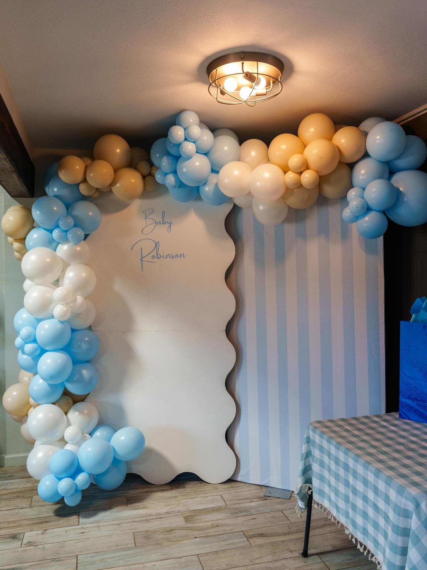 Planning a baby shower in Arizona and want something that feels custom and elevated? This setup features a soft blue and neutral balloon garland paired with a plaid patterned wall that adds the perfect touch of texture and charm 🩵

The plaid backdro