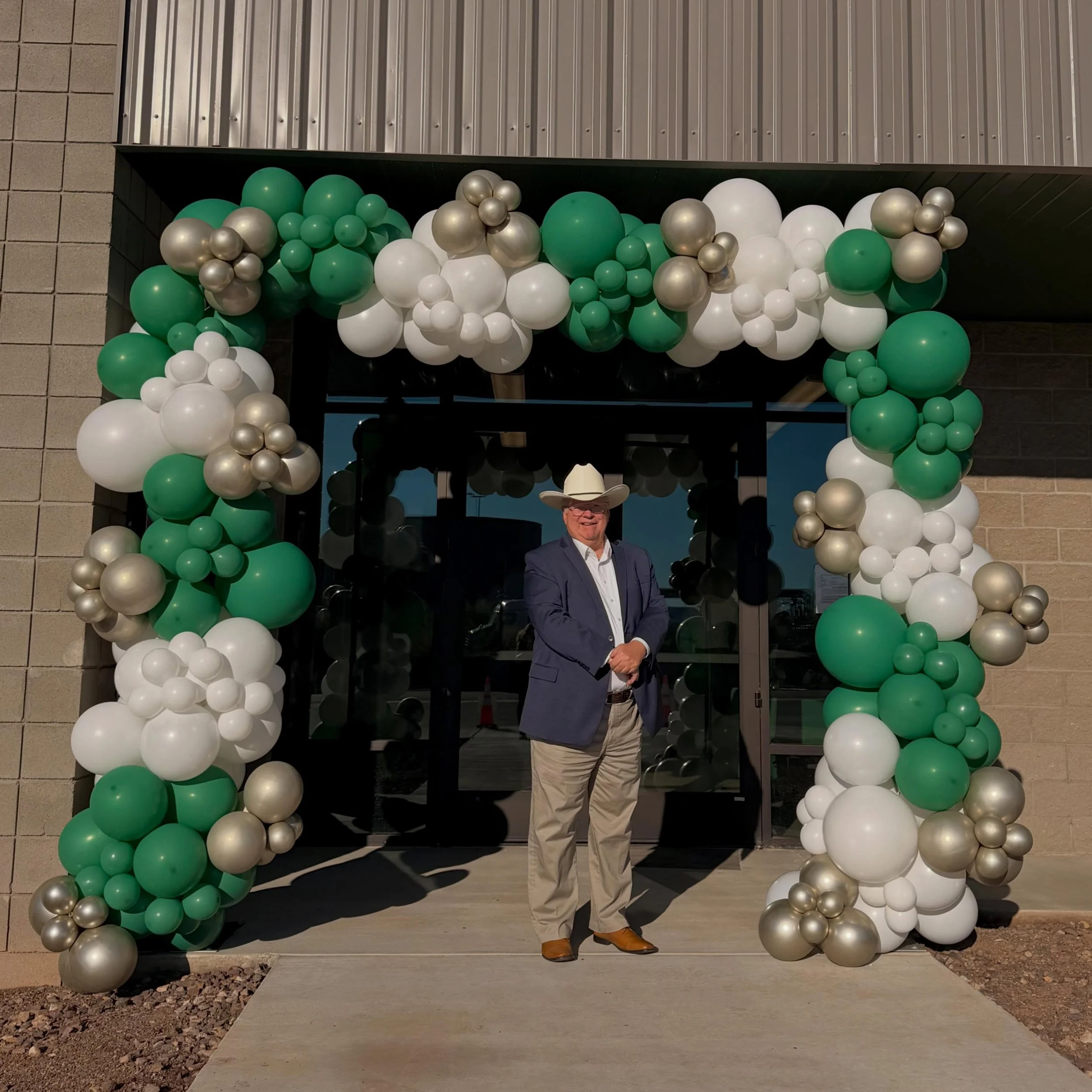 Making a statement from the moment guests arrived! 💚🤍✨

WonderWall AZ created a 10&times;10&times;10 balloon arch for the grand opening of Triumvirate Environmental&rsquo;s new office in Casa Grande, AZ. The combination of green, white, and metalli