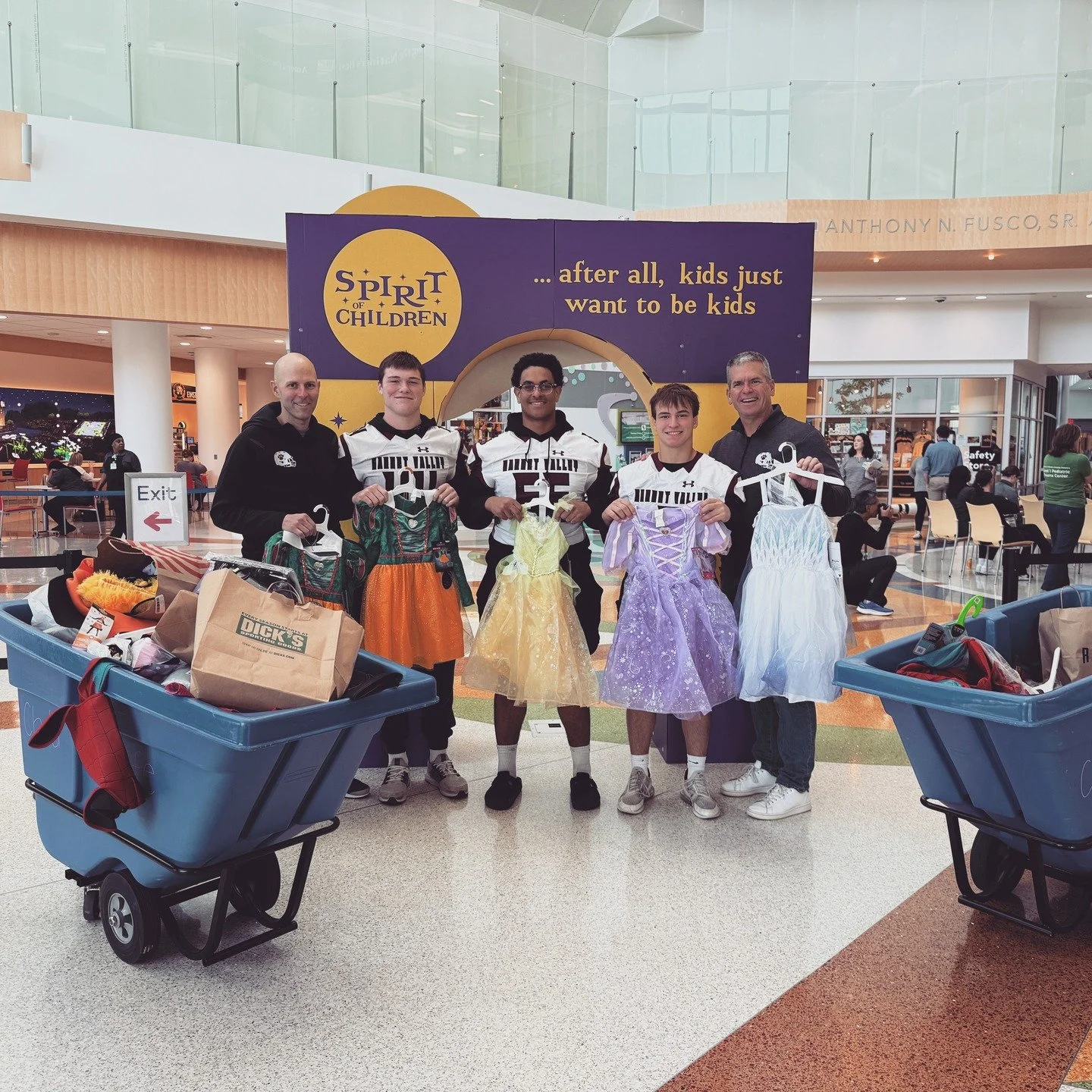 This morning, our Captains, Paxton Hunt, Brandon Scanlon, Joey DiMarino, Coach Wrez, and Coach Perlsweig, dropped off 180 Halloween Costumes to Nemours Children's Hospital to help their patients have a special Halloween. Thank you to our players, par