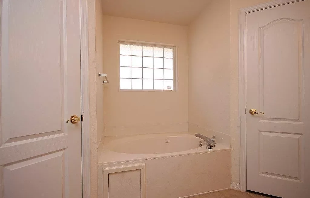 Master tub from shoer.webp