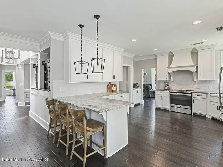 Jerkins kitchen peninsula after.webp