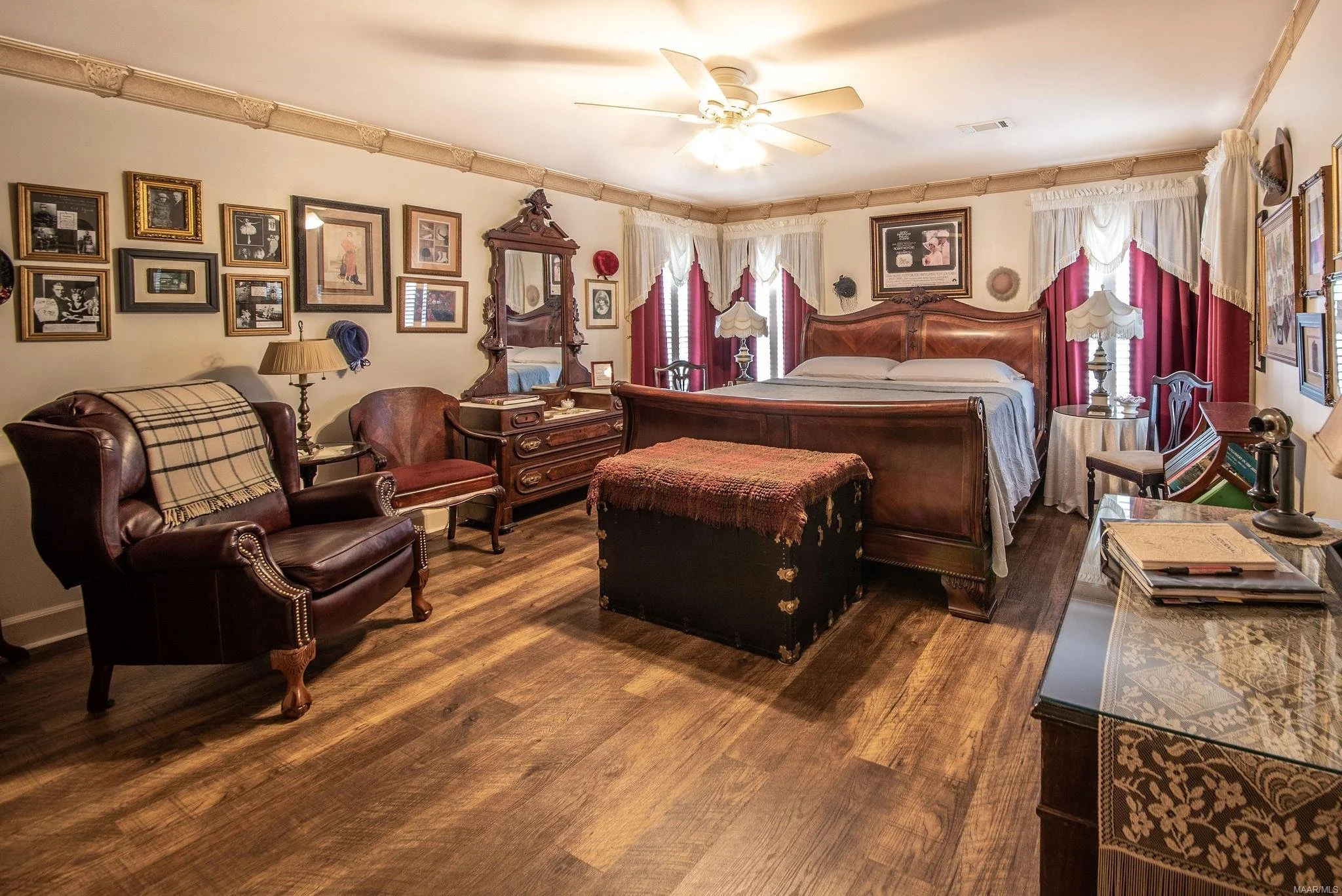 Gatsy bedroom.jpeg