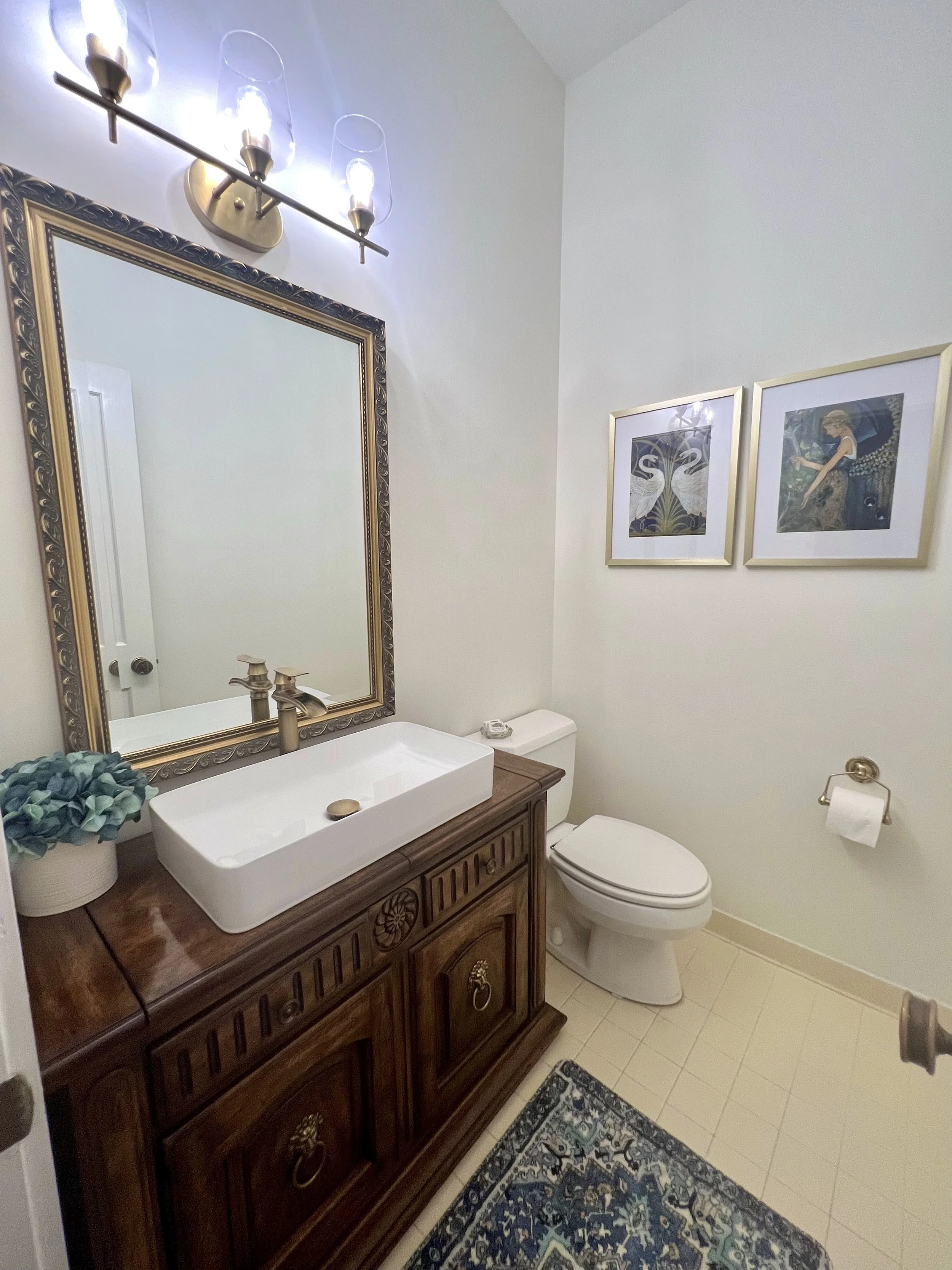 Powder room 2.jpg