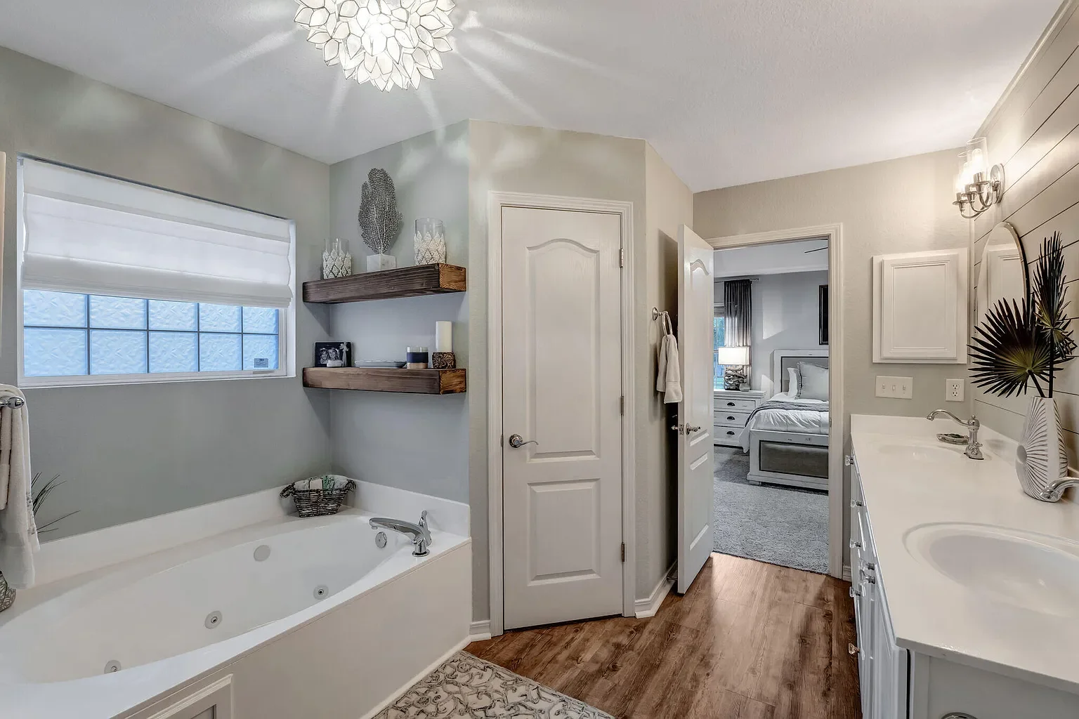 Master tub and entry after.webp