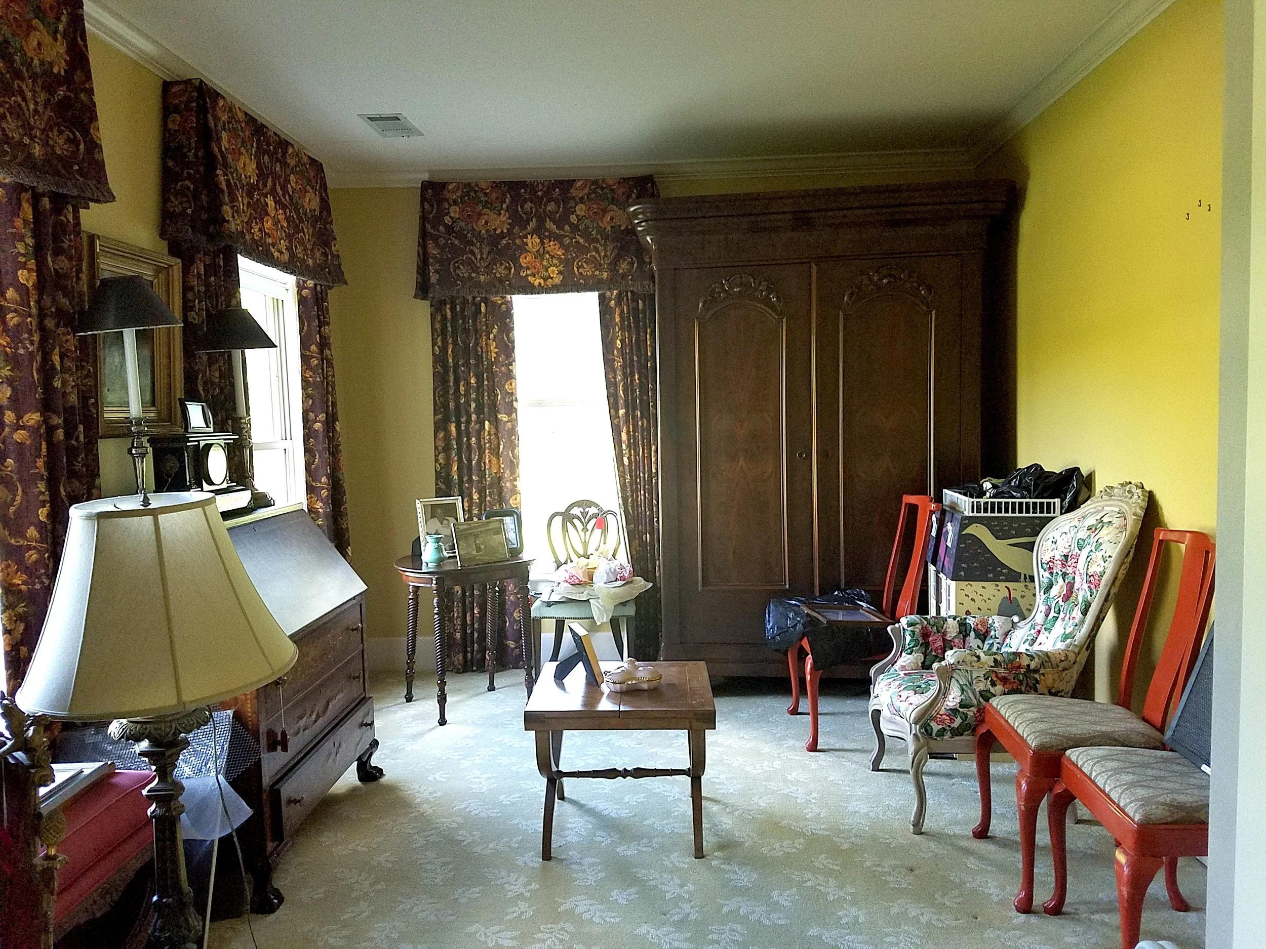 LivingRoom Before.jpg