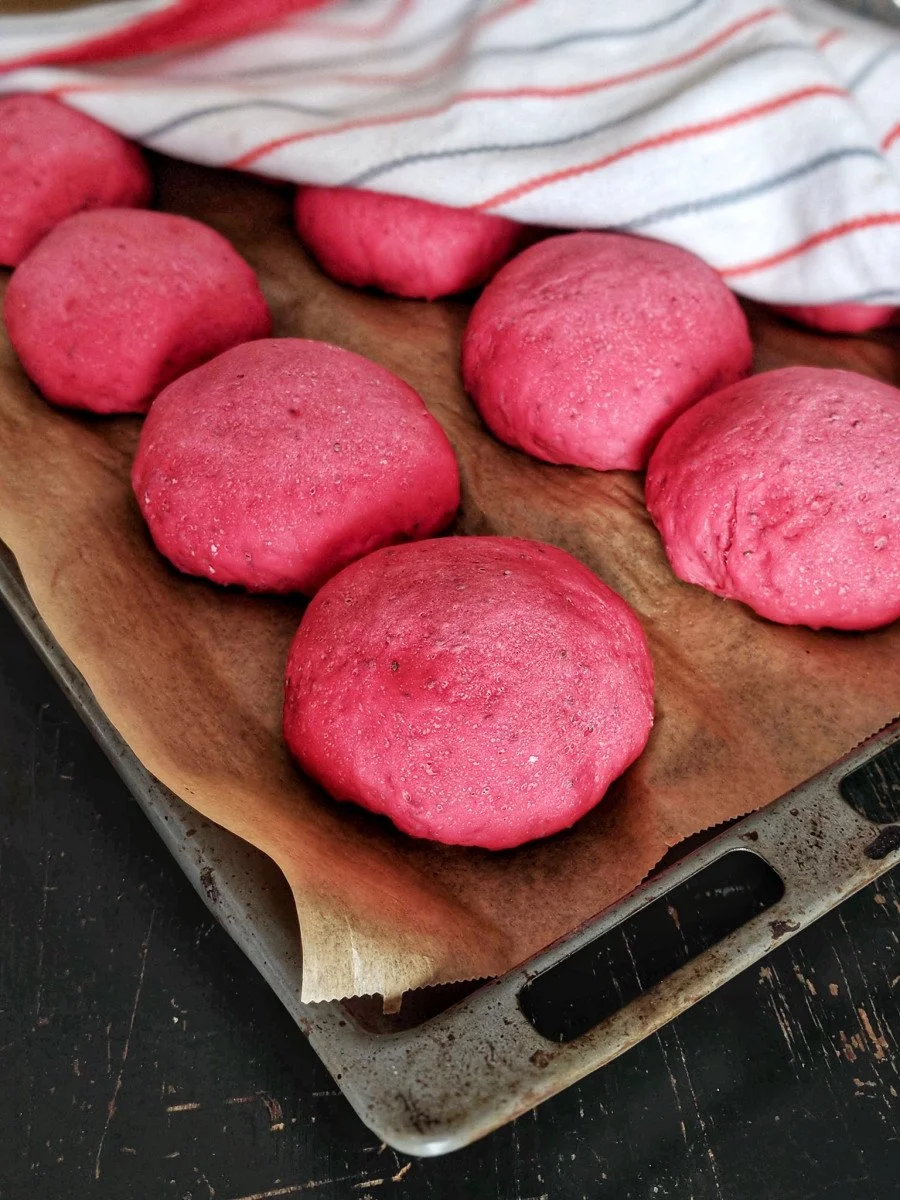 Pinke Burgerbrötchen mit Chia