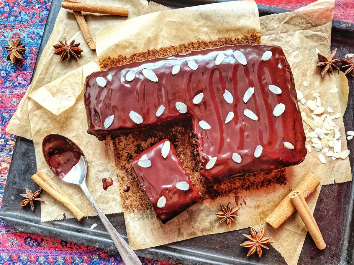 Himmlischer Lebkuchenkuchen mit Schokoladen-Ganache