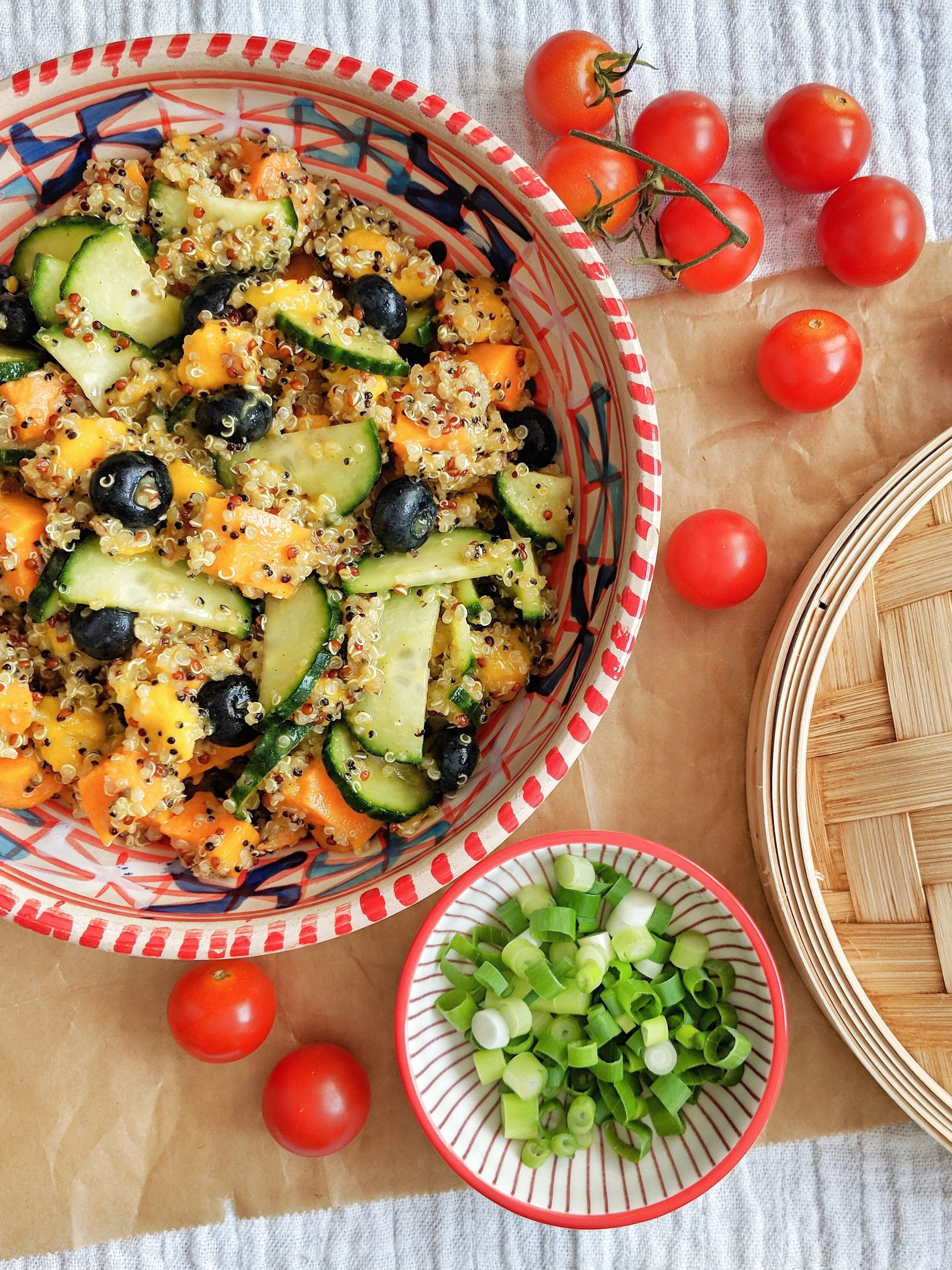 Fruchtiger Süßkartoffel-Quinoa-Mango-Salat